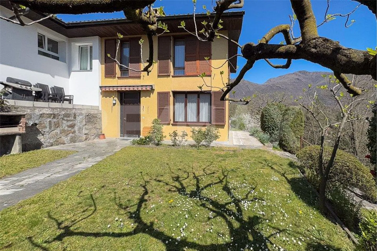 Appartamento con giardino - Foto 1 di 13