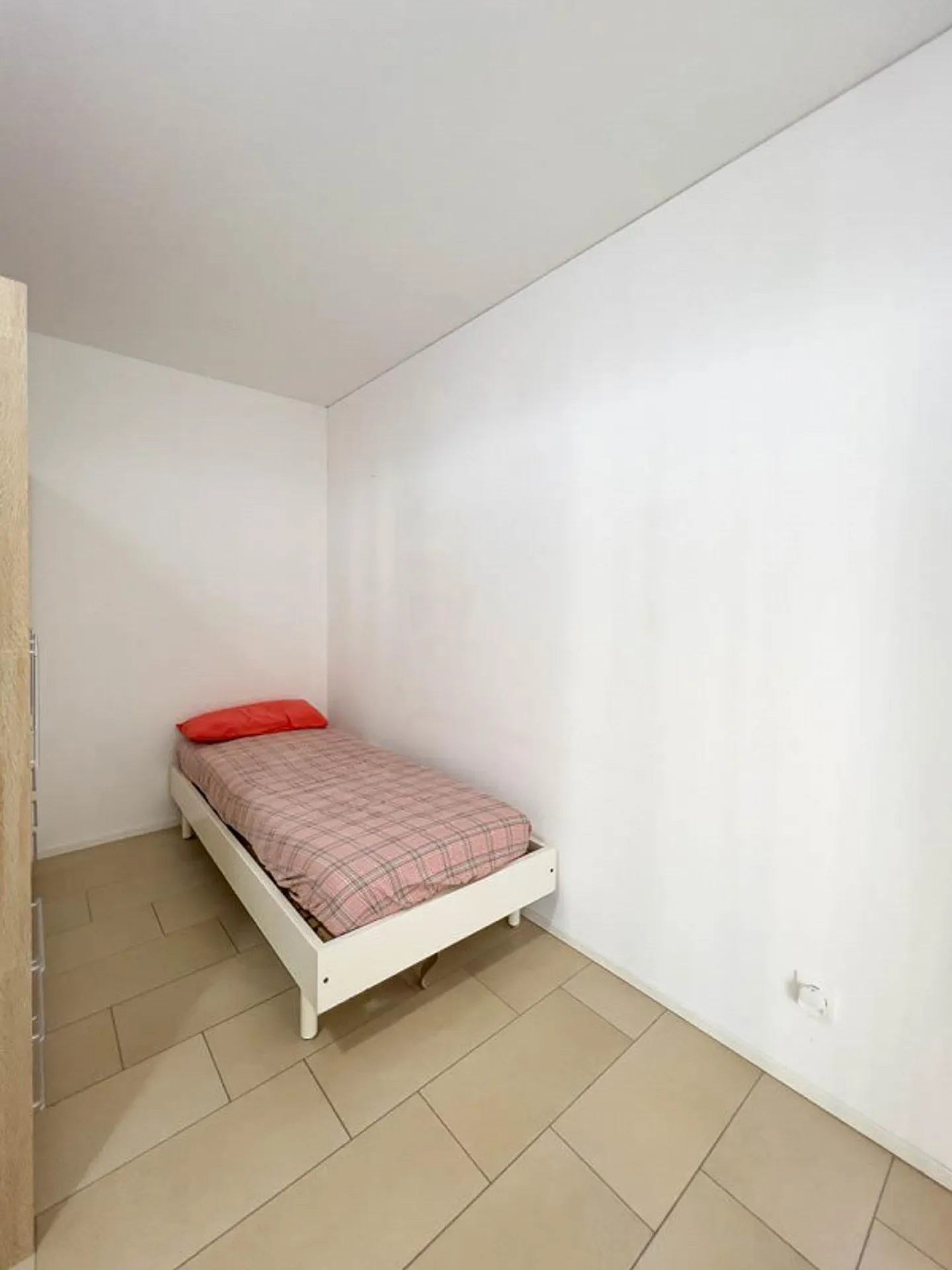 Modern 3.5 room apartment in Lugano in an elegant building - Photo 6 of 8