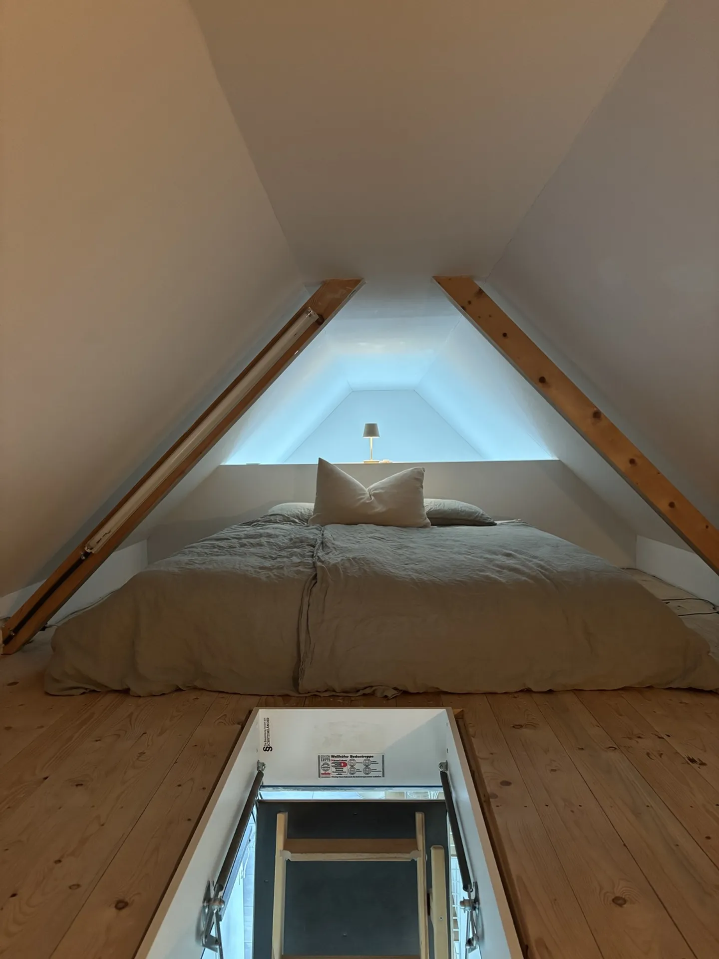 Charming Apartment with Balcony - Photo 6 of 10