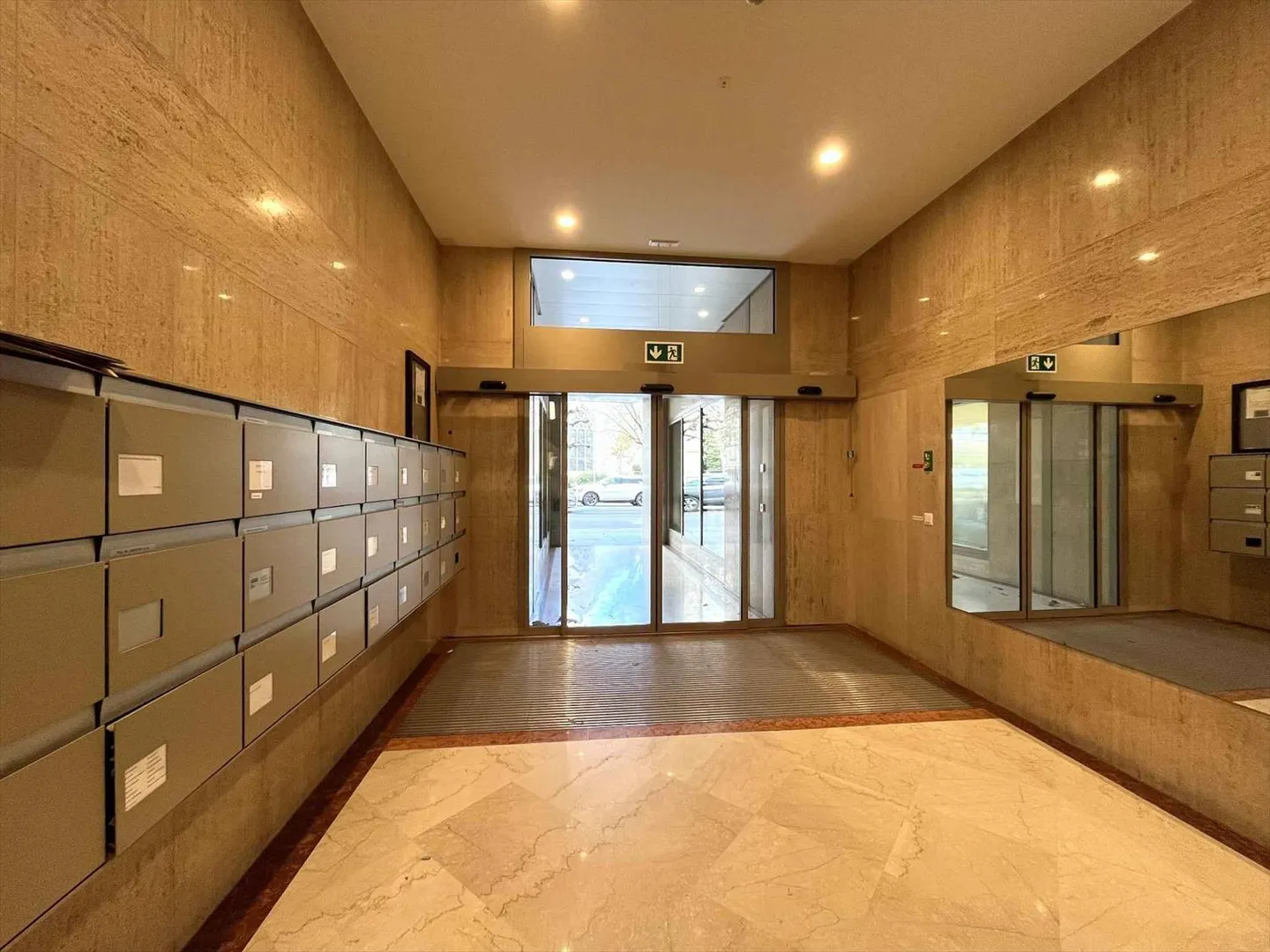 Bright offices of 173 m² in the heart of the city - High-end building - Photo 6 of 8