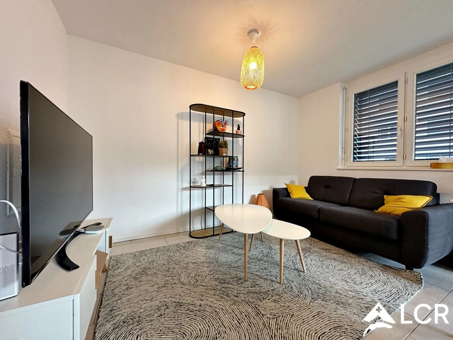 Beau studio meublé - terrasse - 100m de la gare - Photo 2 sur 5