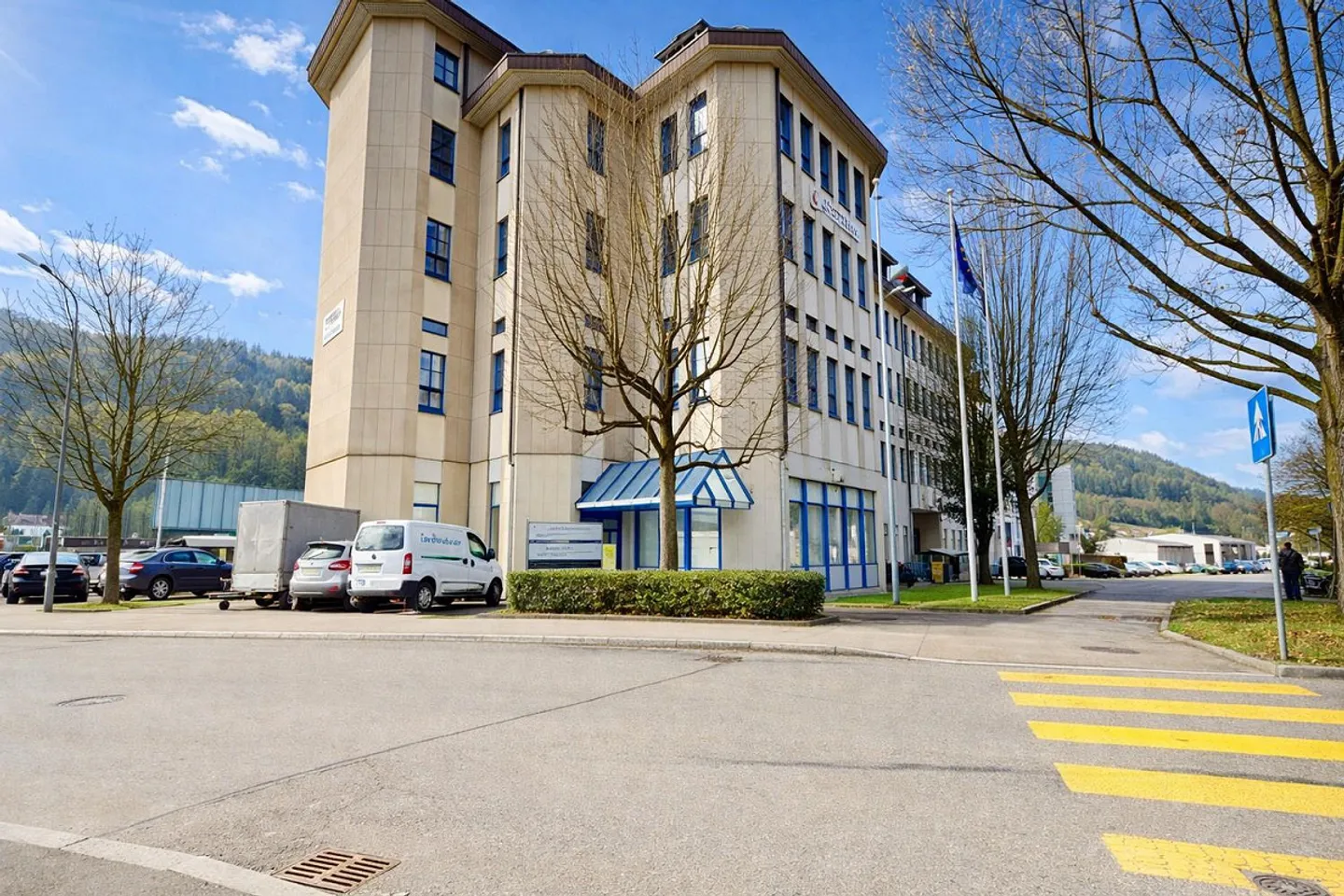 Spacious office space with 7 developed offices in Winterthur - Photo 1 of 7