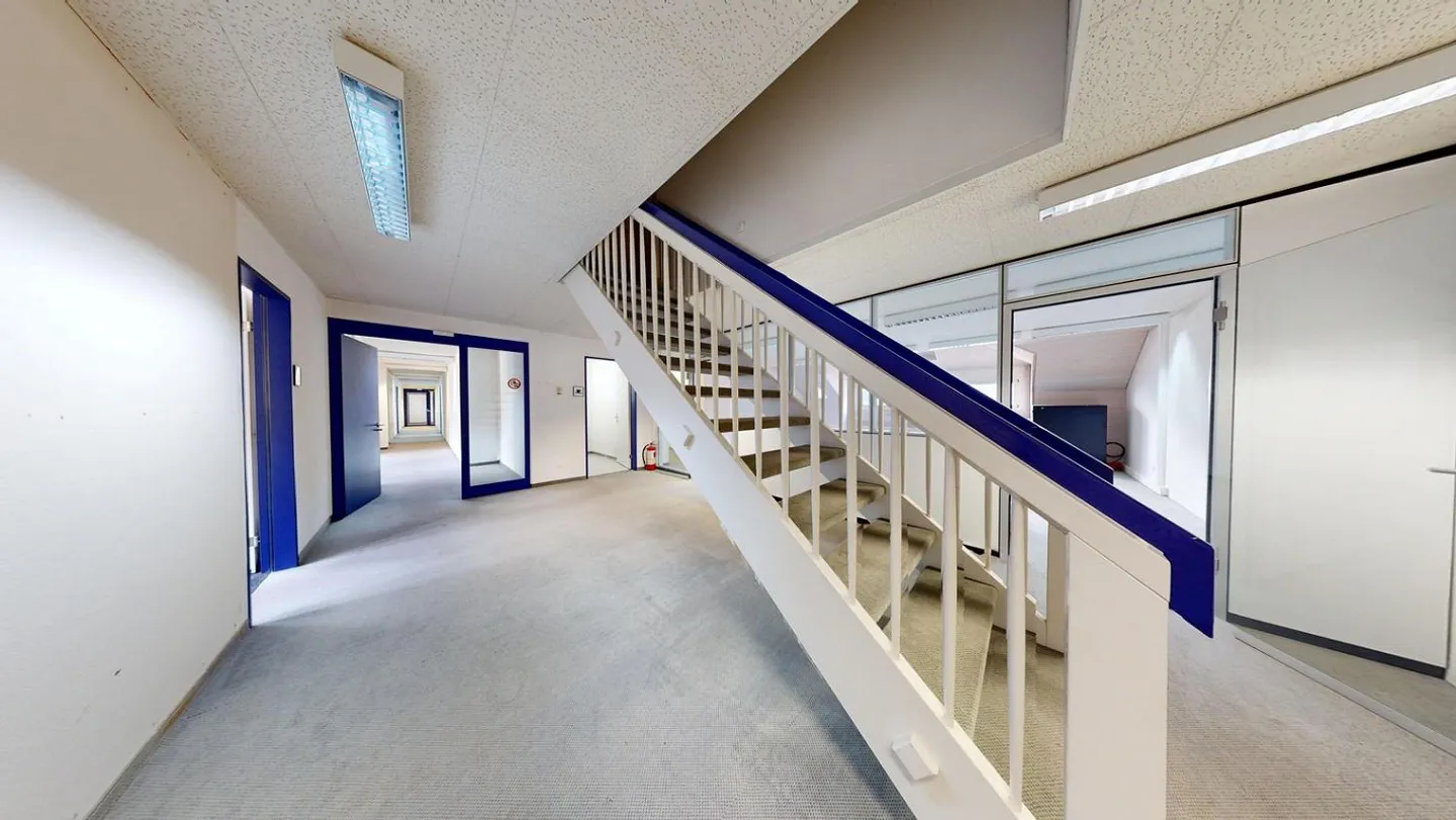 Spacious office space with 7 developed offices in Winterthur - Photo 2 of 7