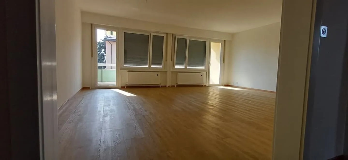 Rare occasion. Bright 3.5 room apartment for sale. CHF 788,000 - Photo 2 of 12