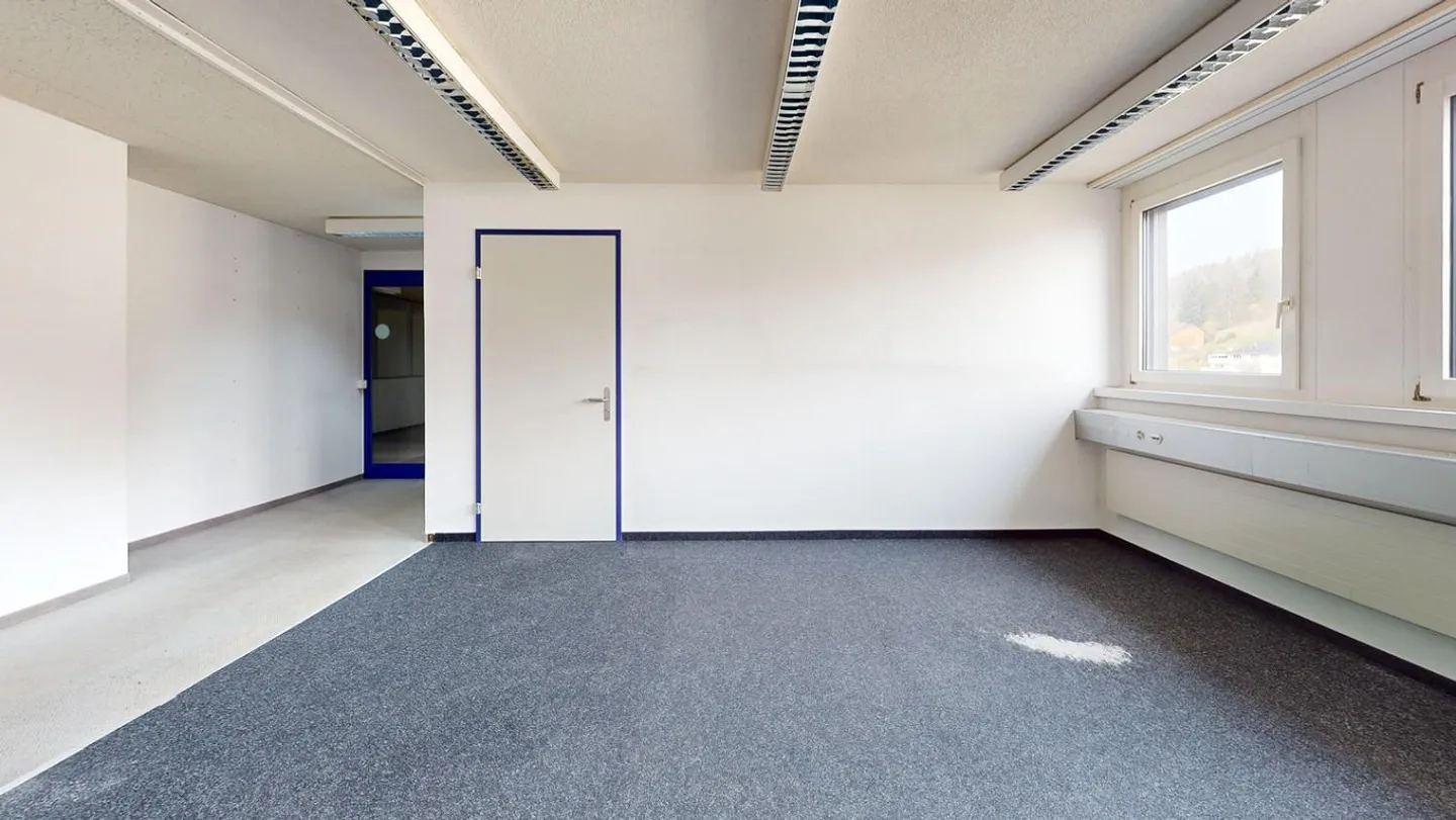 Spacious office space with 7 developed offices in Winterthur - Photo 3 of 7