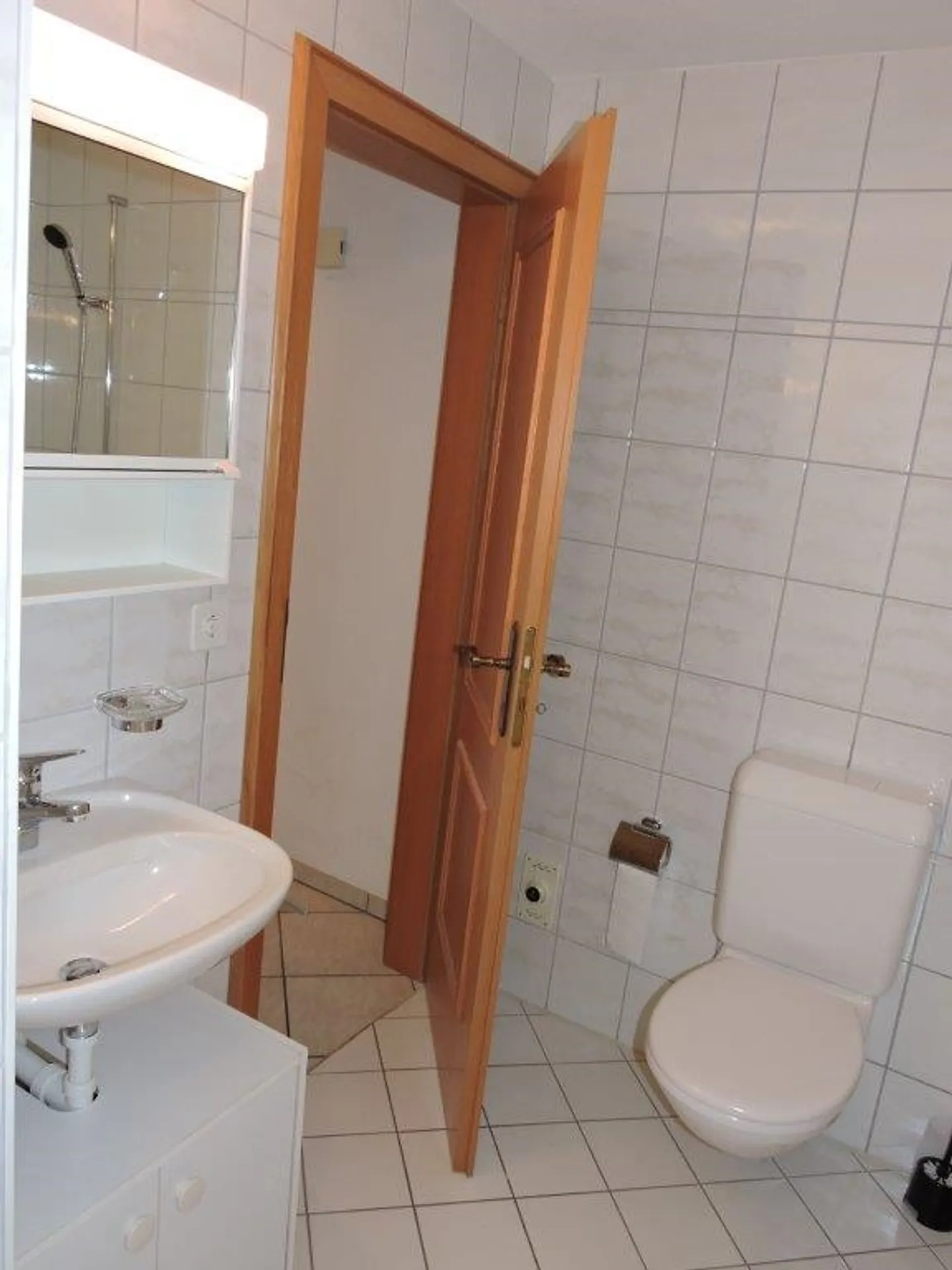 2,5 Zimmer Einliegerwohnung mit eigenem Eingang und Garten - Foto 7 di 14