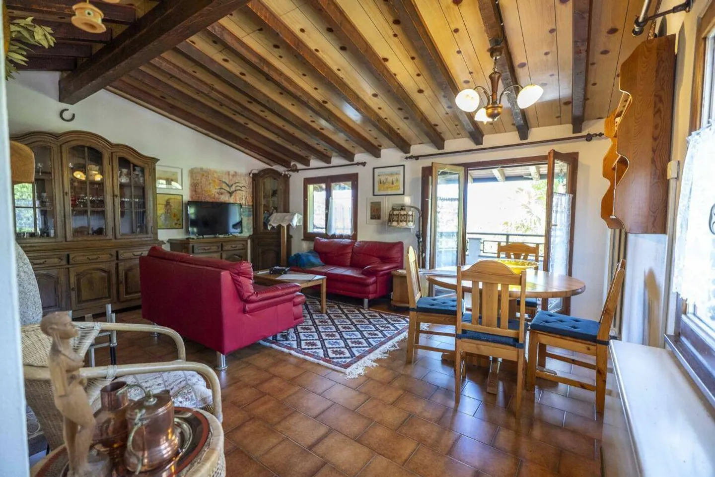 Vendiamo confortevole casa in stile rustico a Mugena - Foto 3 di 16