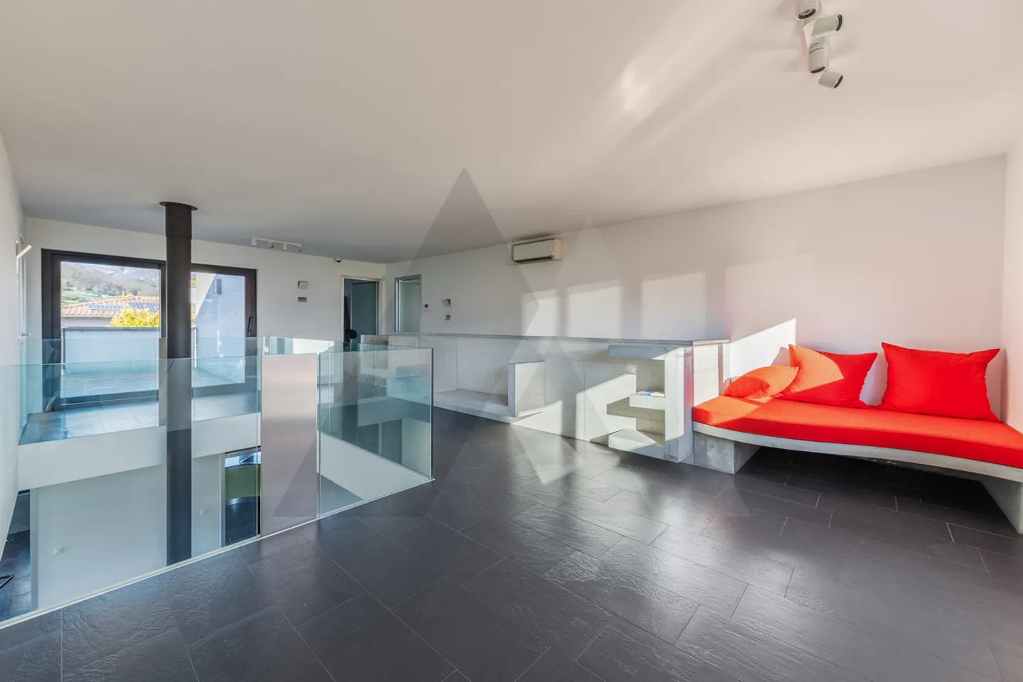 DESIGN-VILLA IN EINER SONNIGEN LAGE IN SAN PIETRO - Foto 12 von 14