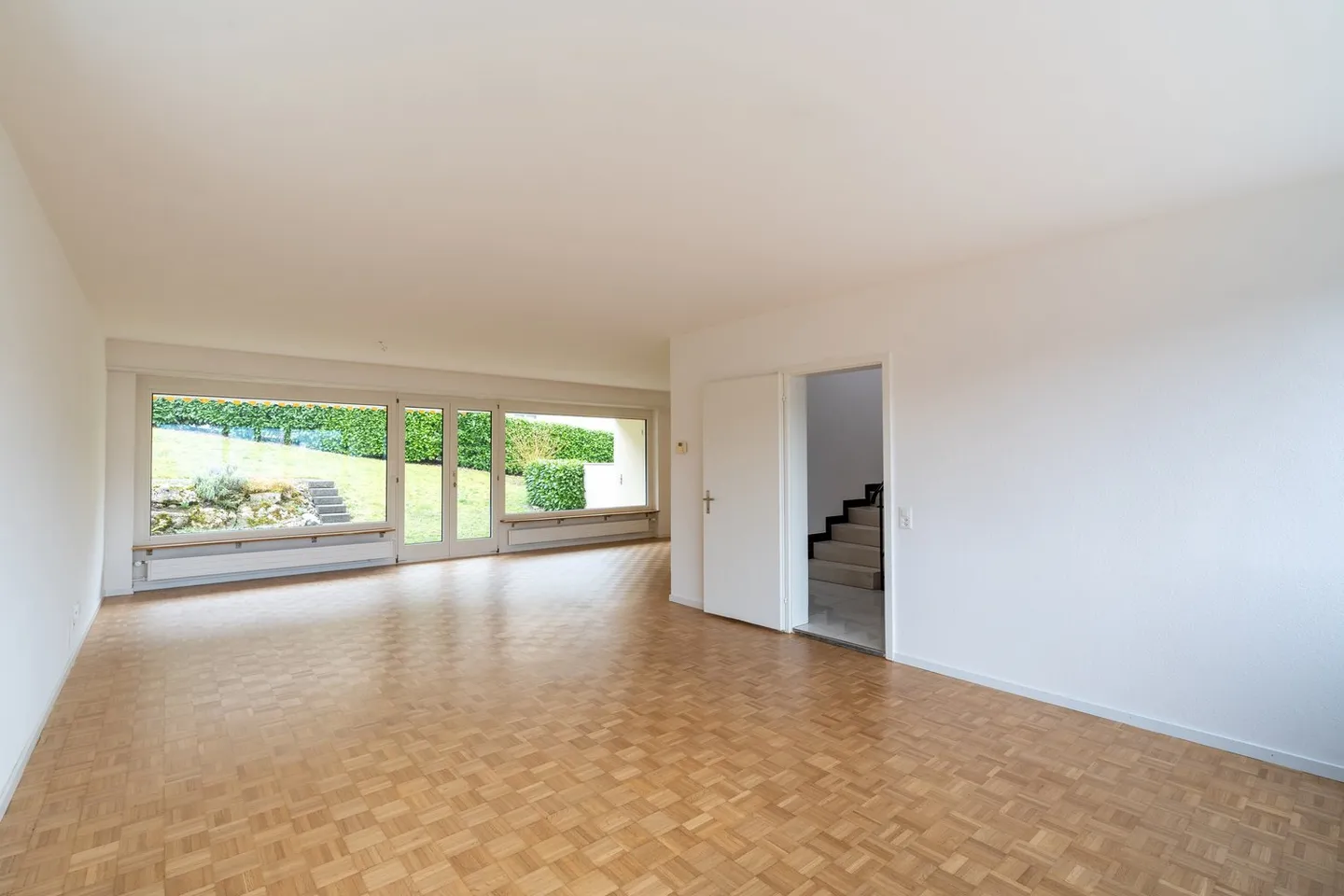 Spaziosa casa familiare a schiera di 5,5 stanze con giardino e molto comfort abitativo - Foto 4 di 12