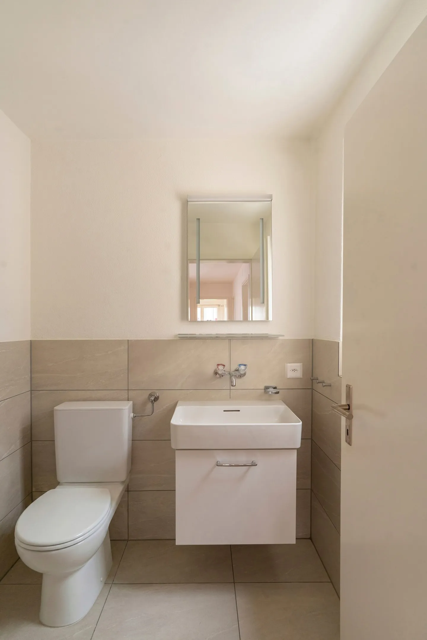 Spaziosa casa familiare a schiera di 5,5 stanze con giardino e molto comfort abitativo - Foto 6 di 12