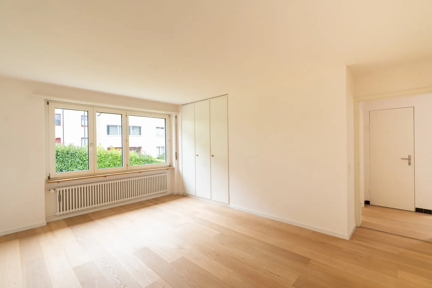 Spaziosa casa familiare a schiera di 5,5 stanze con giardino e molto comfort abitativo - Foto 8 di 12