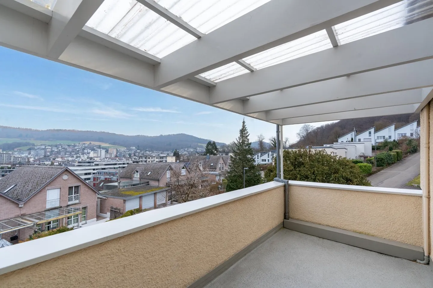 Spaziosa casa familiare a schiera di 5,5 stanze con giardino e molto comfort abitativo - Foto 10 di 12