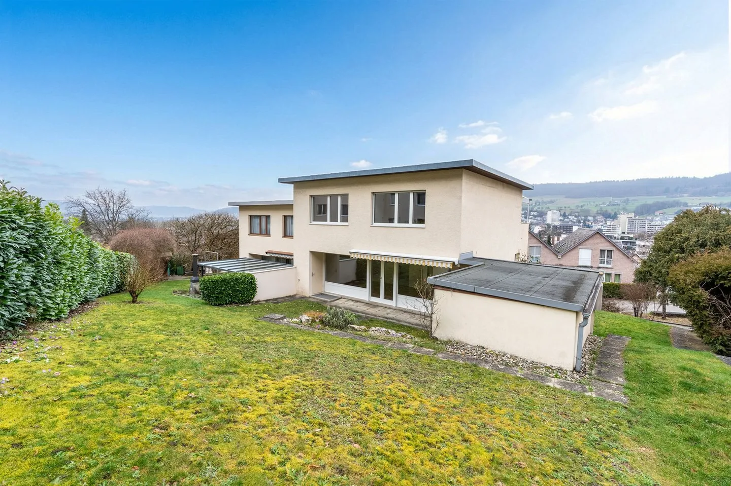 Spaziosa casa familiare a schiera di 5,5 stanze con giardino e molto comfort abitativo - Foto 11 di 12