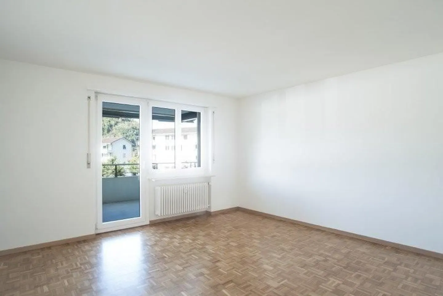 Charming 4-Room Apartment - Photo 5 of 9