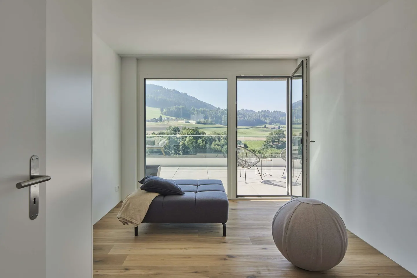 THE VIEW - AIRY TERRACE APARTMENT WITH MOUNTAIN PANORAMA - Photo 7 of 14