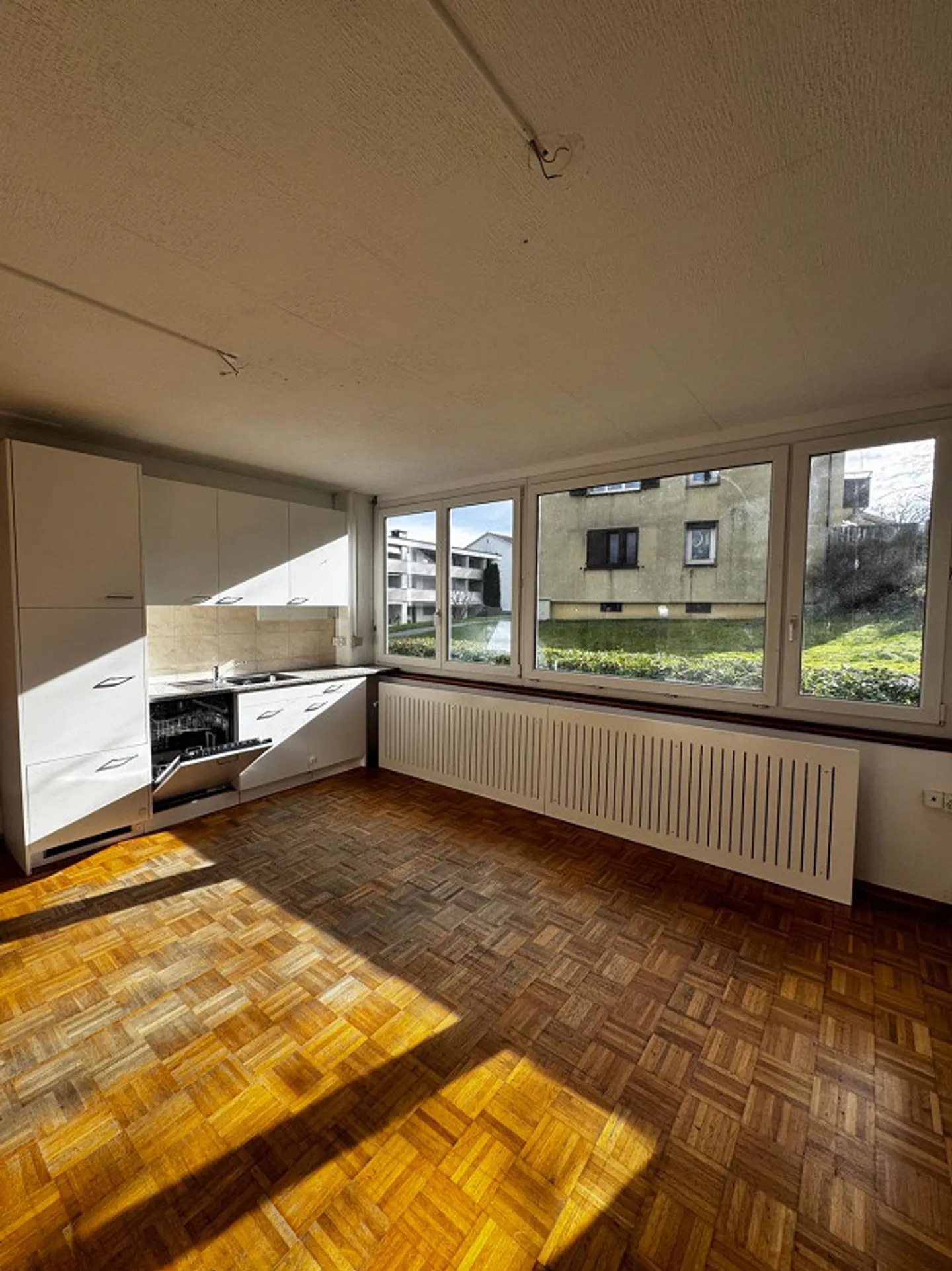 Spazio commerciale di circa 140 m2 al piano terra in affitto a 8047 Zurigo - Foto 2 di 10