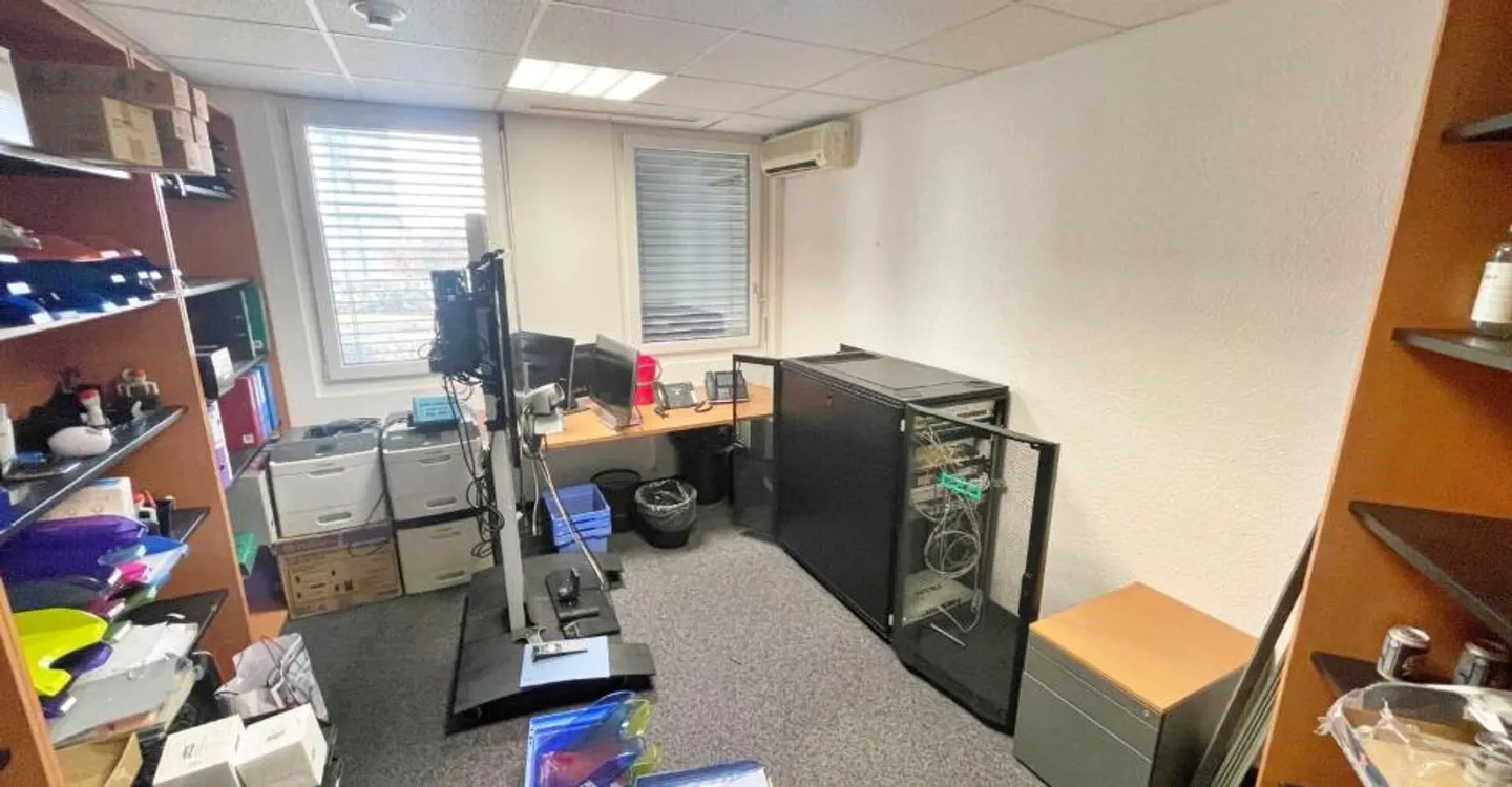Bureau Commercial Spacieux à Crissier - Photo 9 sur 11