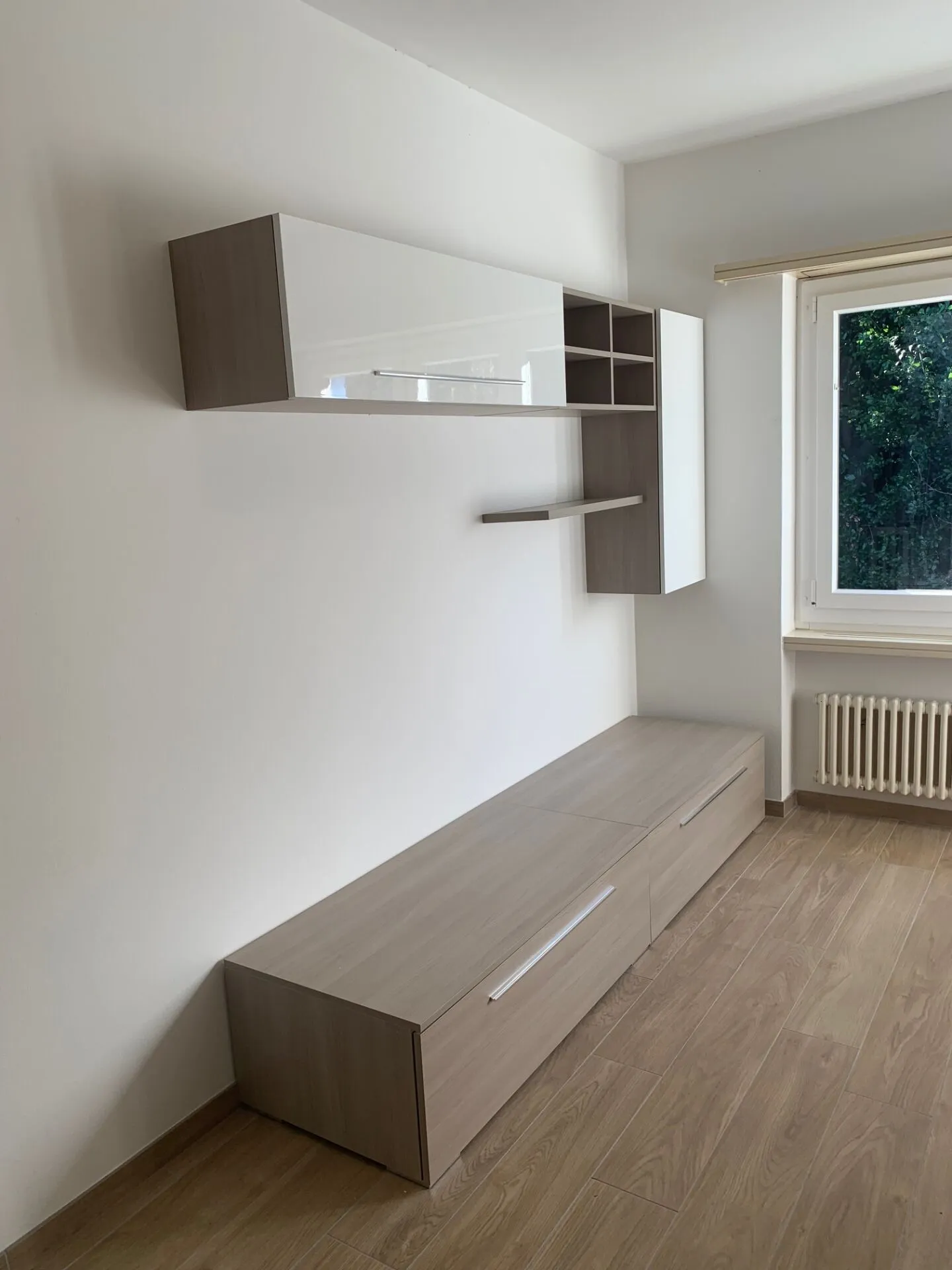 Luminoso appartamento monolocale arredato vicino all'EOC - Foto 3 di 8