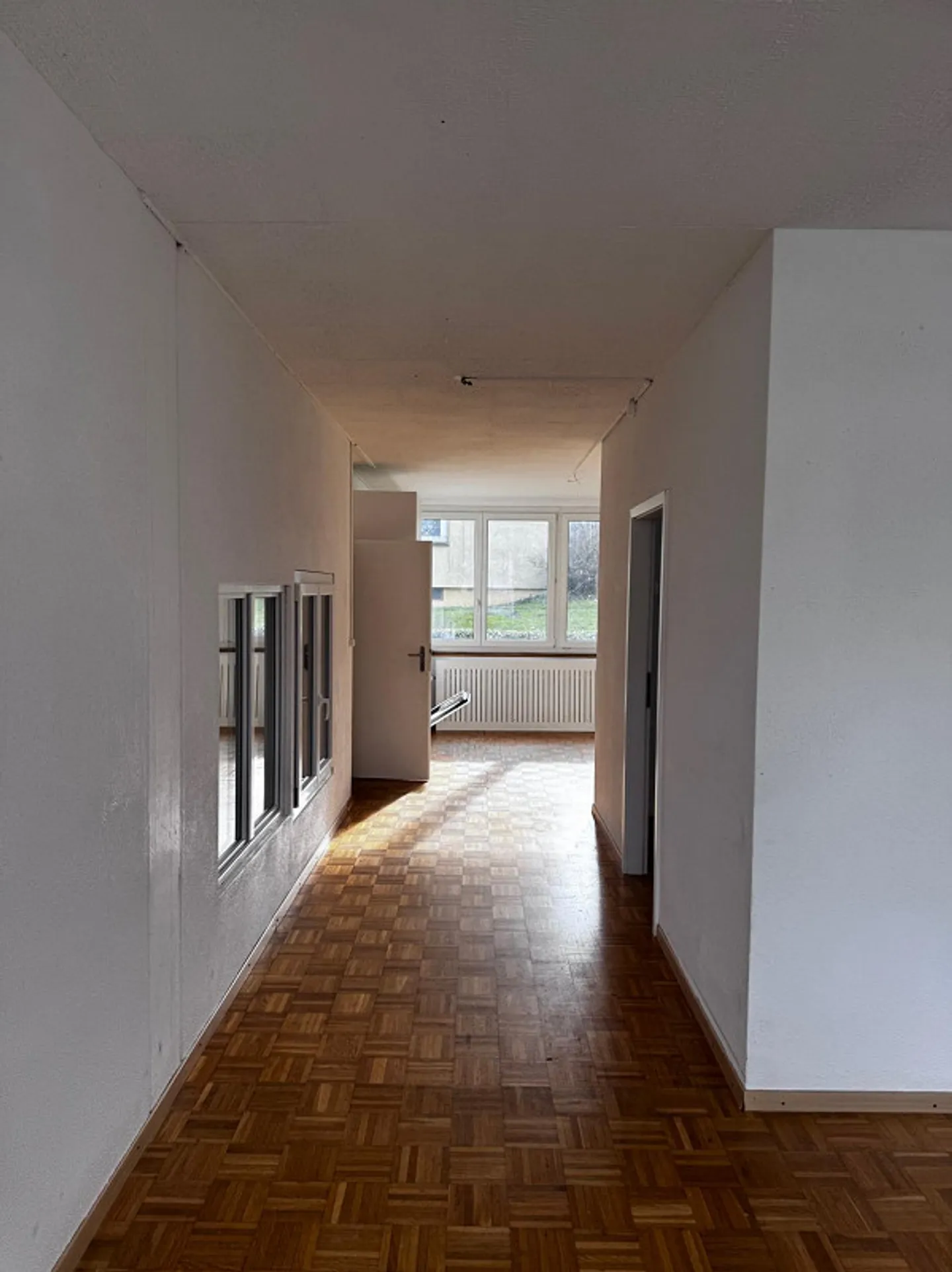 Spazio commerciale di circa 140 m2 al piano terra in affitto a 8047 Zurigo - Foto 3 di 10