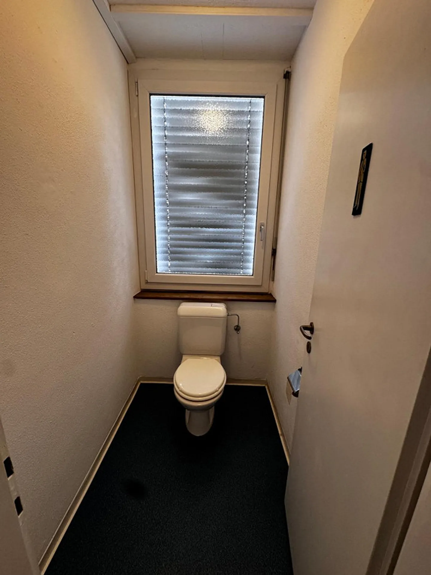 Spazio commerciale di circa 140 m2 al piano terra in affitto a 8047 Zurigo - Foto 8 di 10