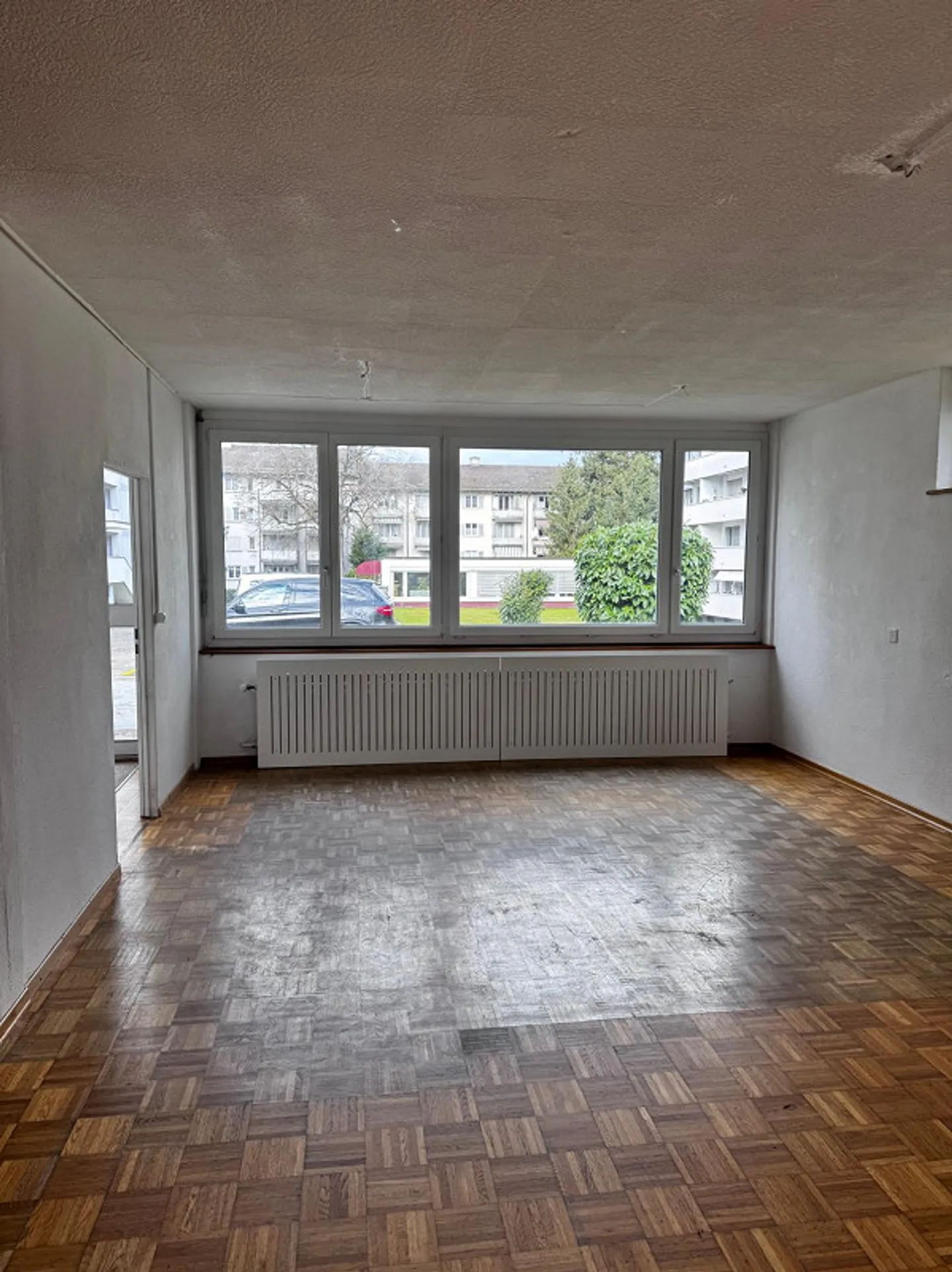 Spazio commerciale di circa 140 m2 al piano terra in affitto a 8047 Zurigo - Foto 5 di 10