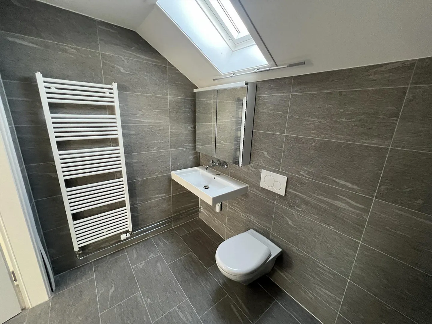 Prima locazione! - appartamento mansardato ristrutturato e bellissimo di 4,5 locali con grande loggia! - Foto 4 di 9