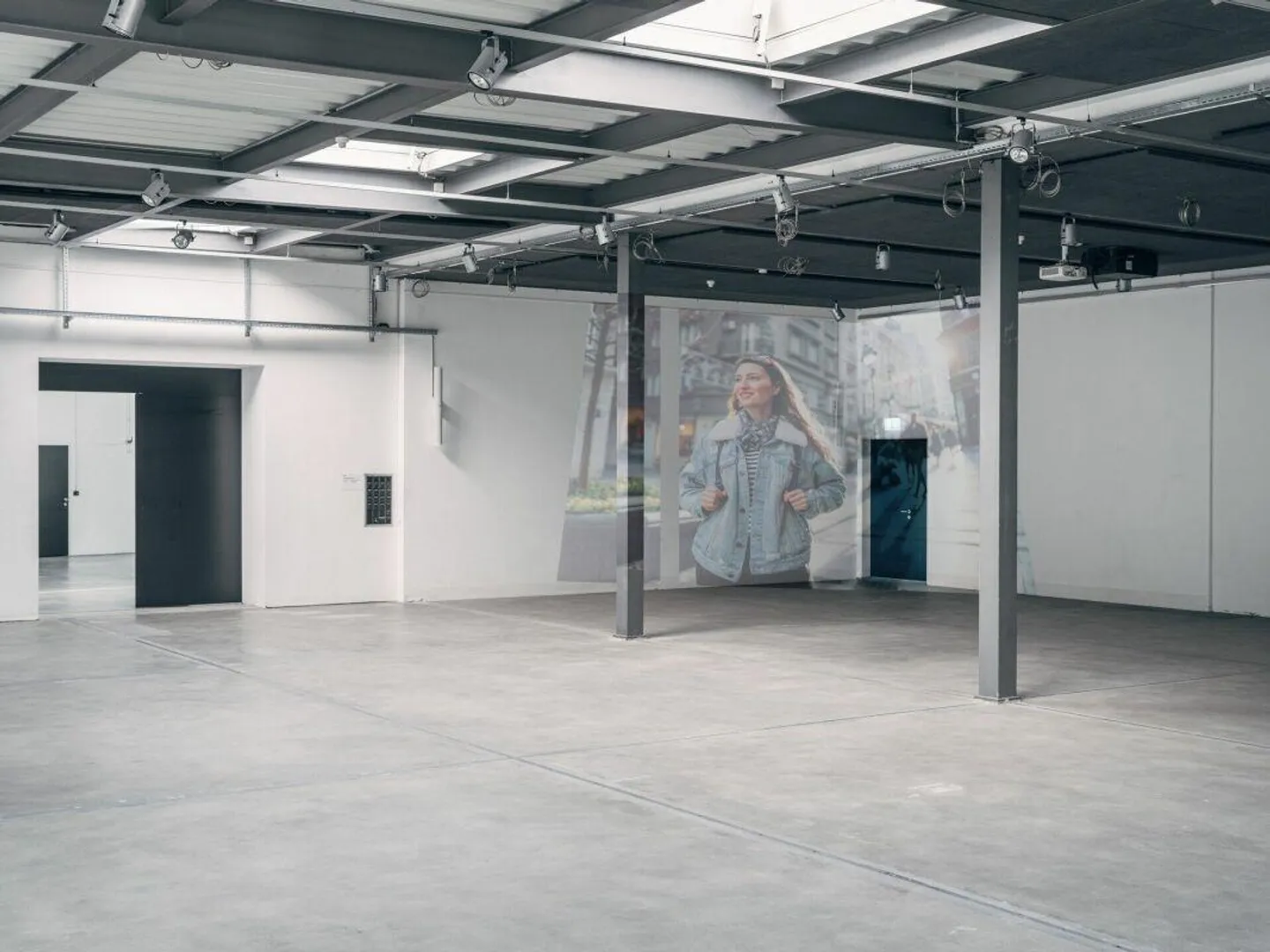 REPPISCH HALLEN - QUI C'È SPAZIO PER QUALCOSA DI DIVERSO E UNICO - Foto 1 di 11