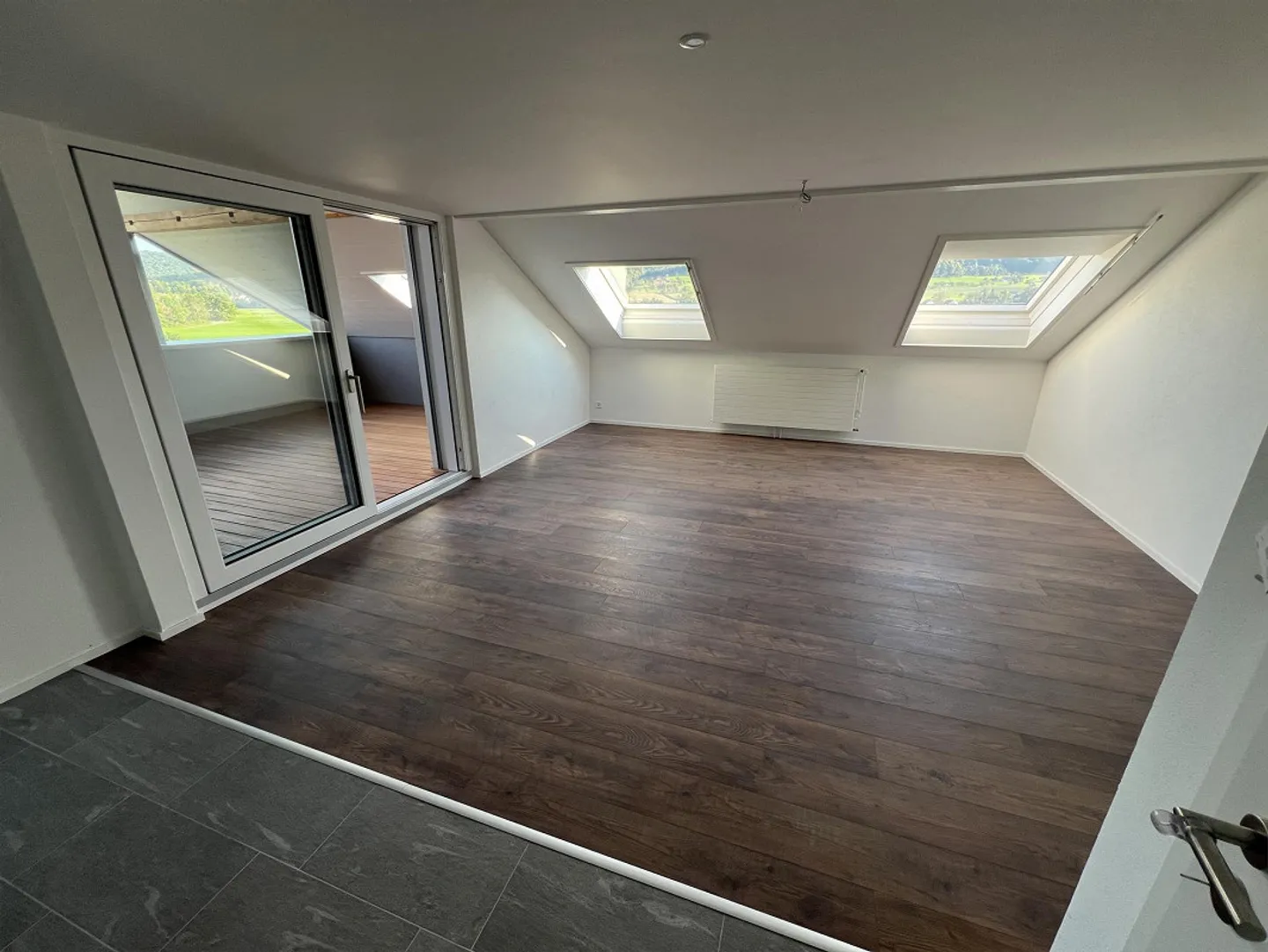 Prima locazione! - appartamento mansardato ristrutturato e bellissimo di 4,5 locali con grande loggia! - Foto 2 di 9