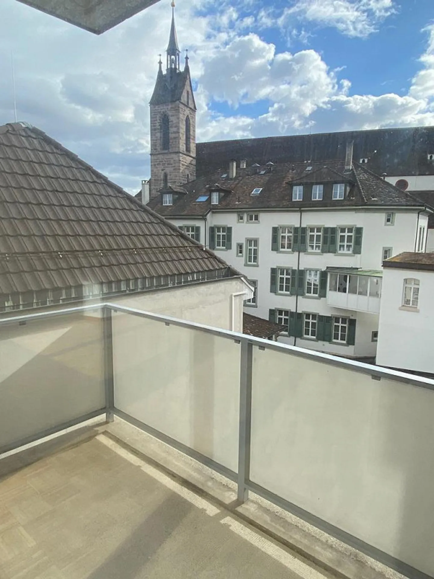 Beautiful 1.5-room apartment near the university - Photo 1 of 2