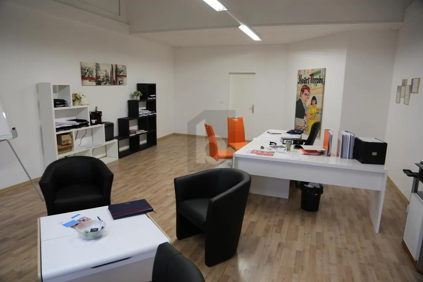 MODERN - SPACIOUS AND BRIGHT ON THE TOP FLOOR - Photo 2 of 6