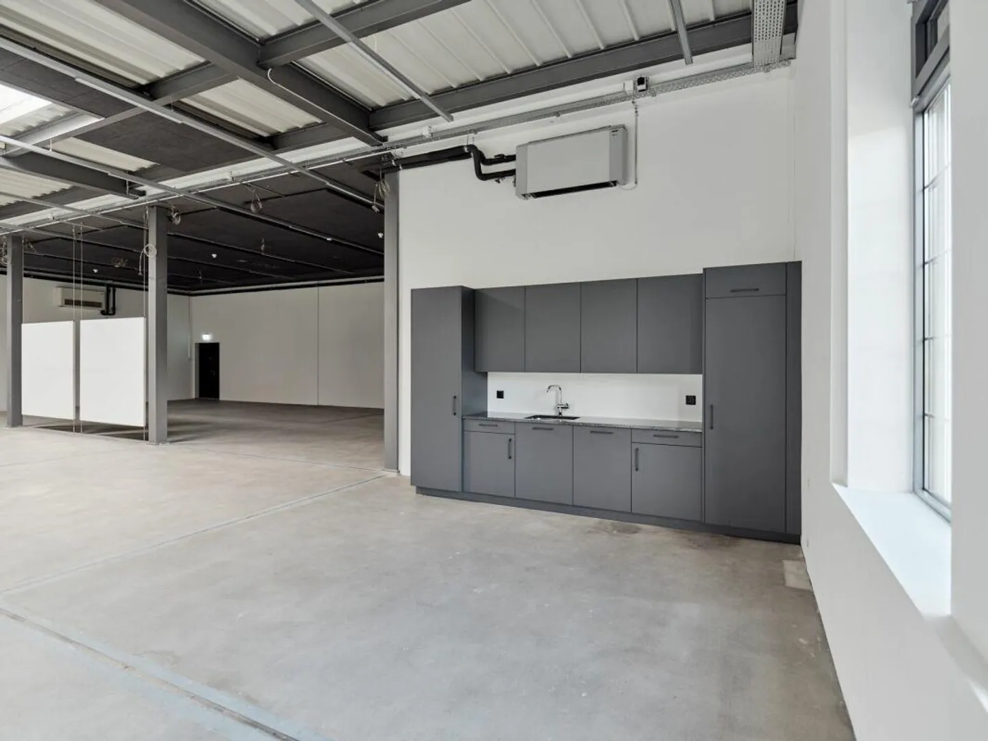 REPPISCH HALLEN - QUI C'È SPAZIO PER QUALCOSA DI DIVERSO E UNICO - Foto 8 di 11