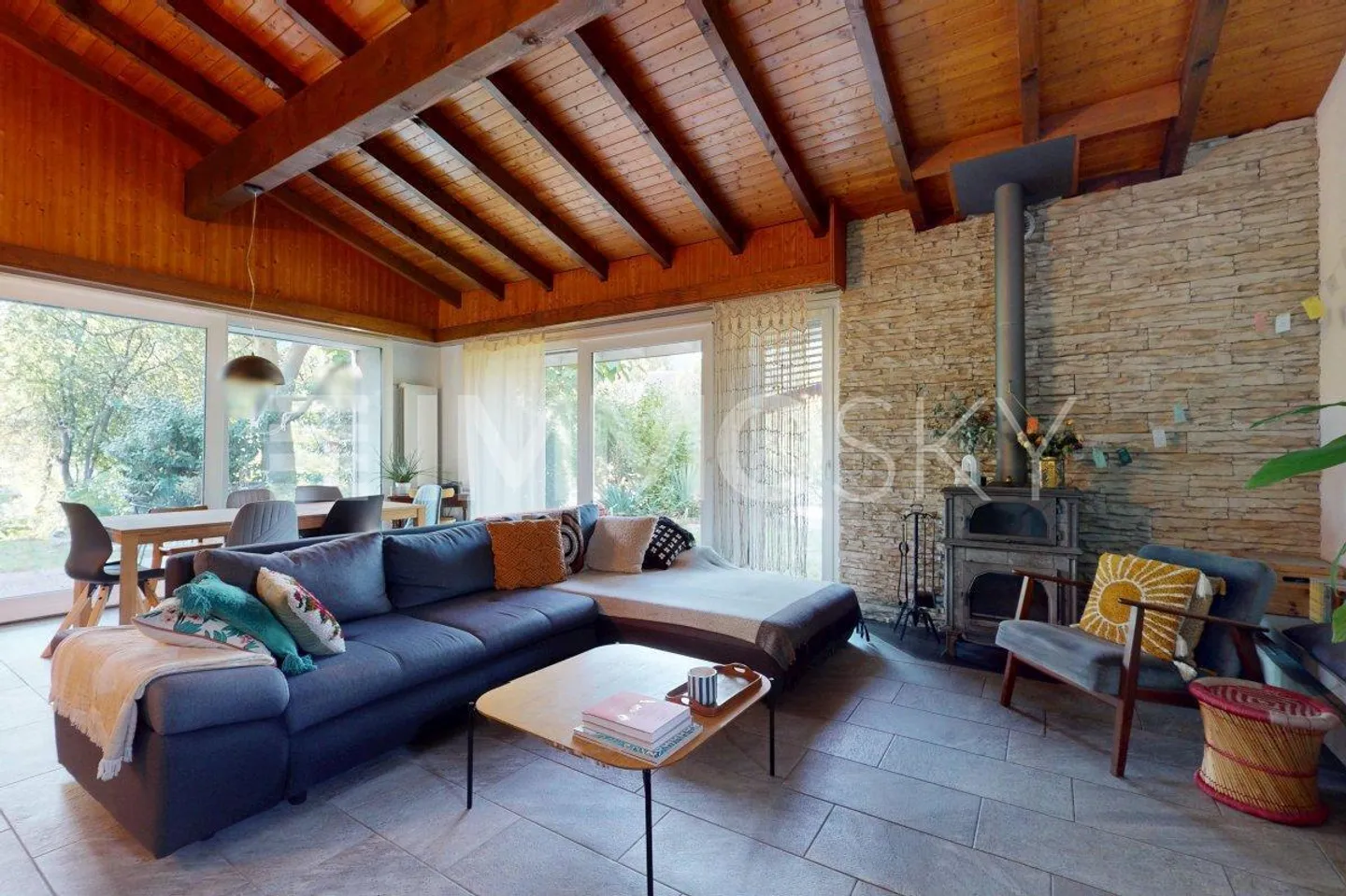 Spacious villa with independent apartment - Photo 3 of 5