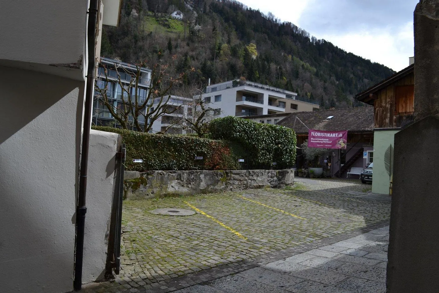 Parcheggio in affitto nel centro di Altdorf - Foto 1 di 3