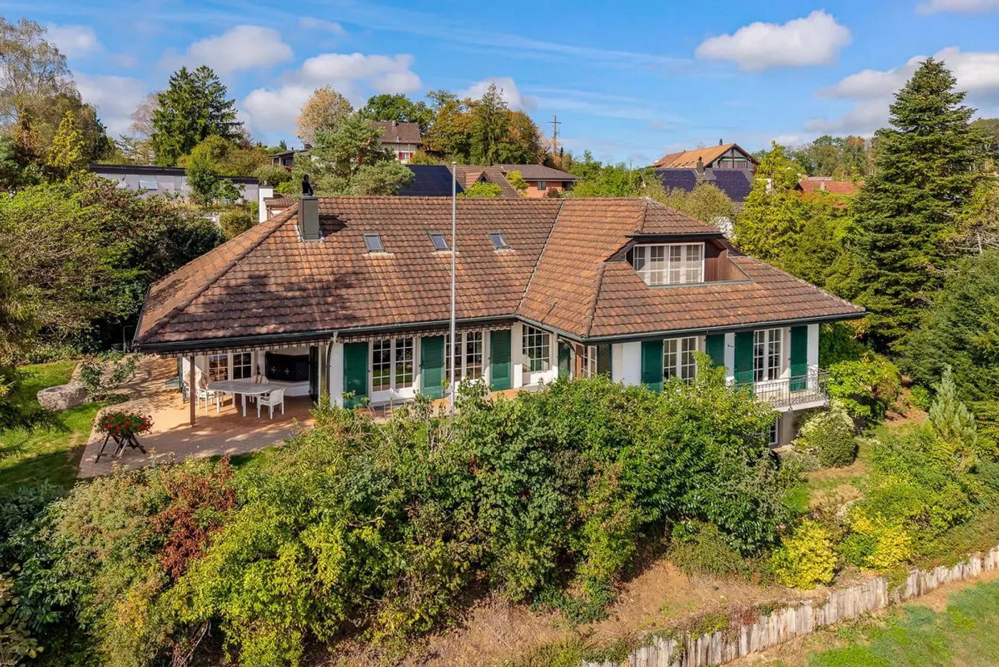 Majestic villa with breathtaking views and great potential - Photo 1 of 13