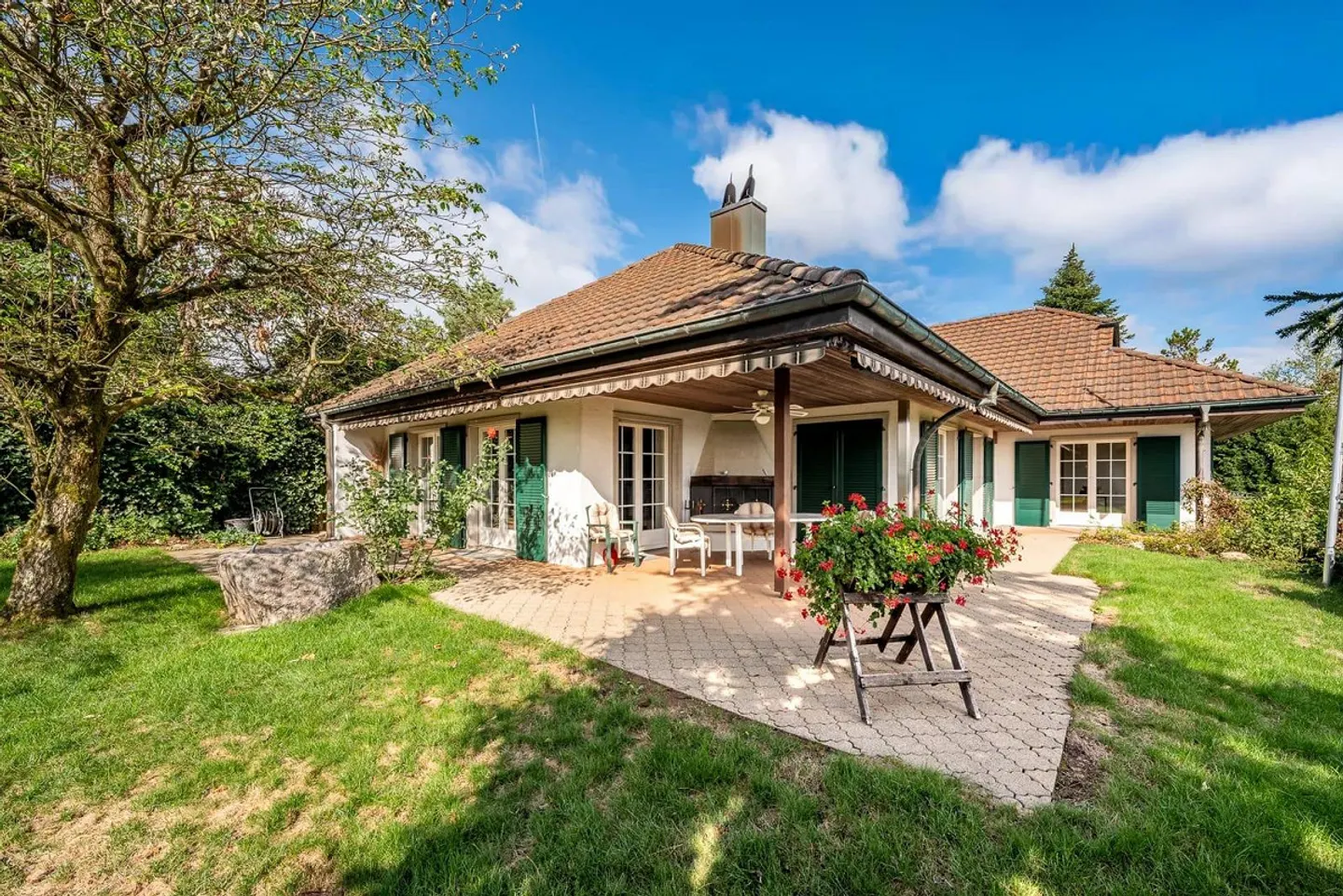 Majestic villa with breathtaking views and great potential - Photo 3 of 13
