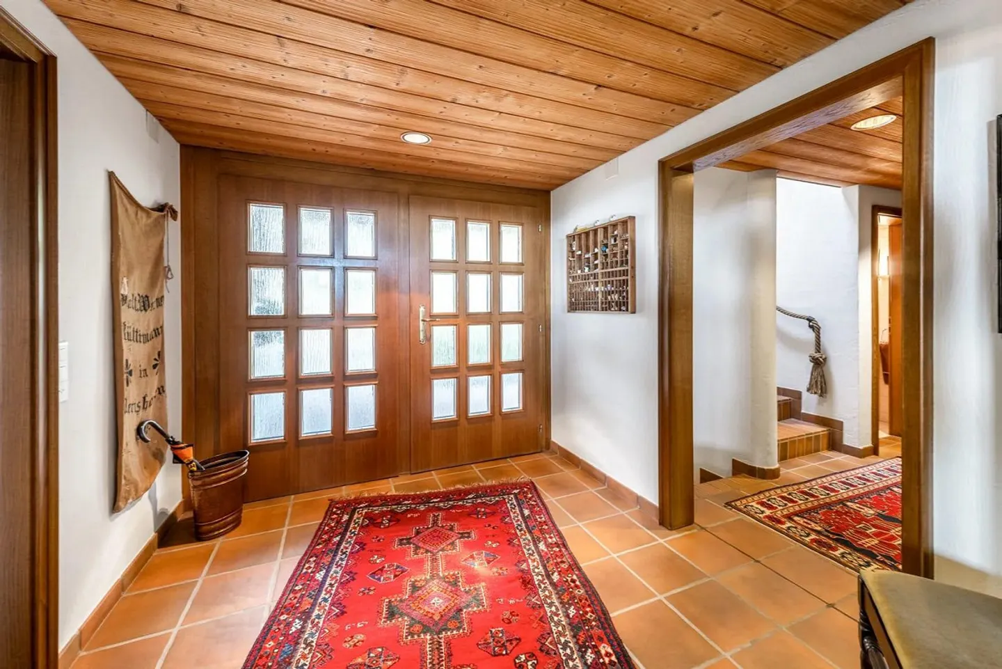 Majestic villa with breathtaking views and great potential - Photo 4 of 13