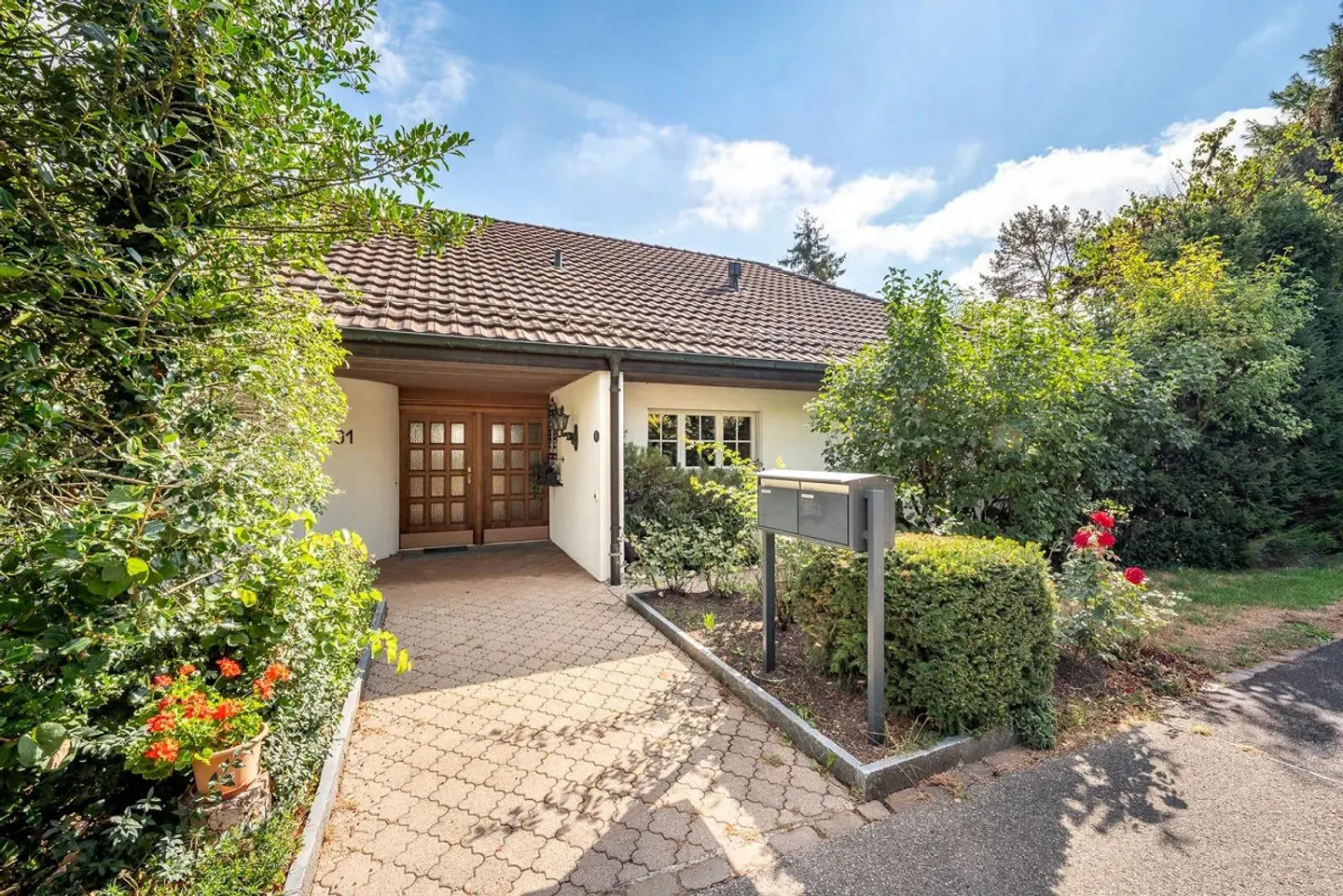 Majestic villa with breathtaking views and great potential - Photo 2 of 13