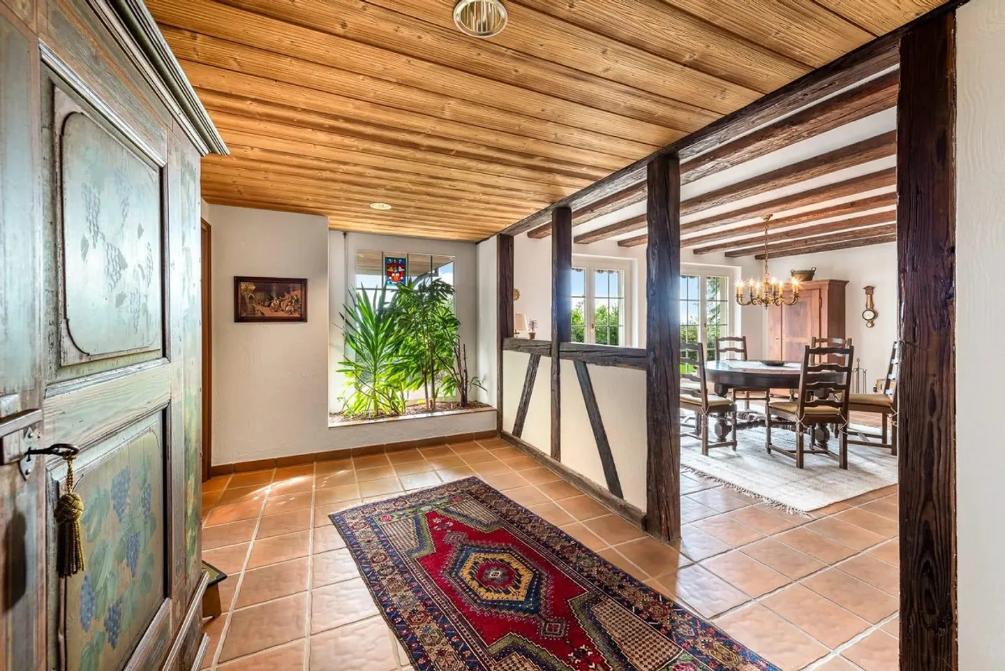Majestic villa with breathtaking views and great potential - Photo 5 of 13