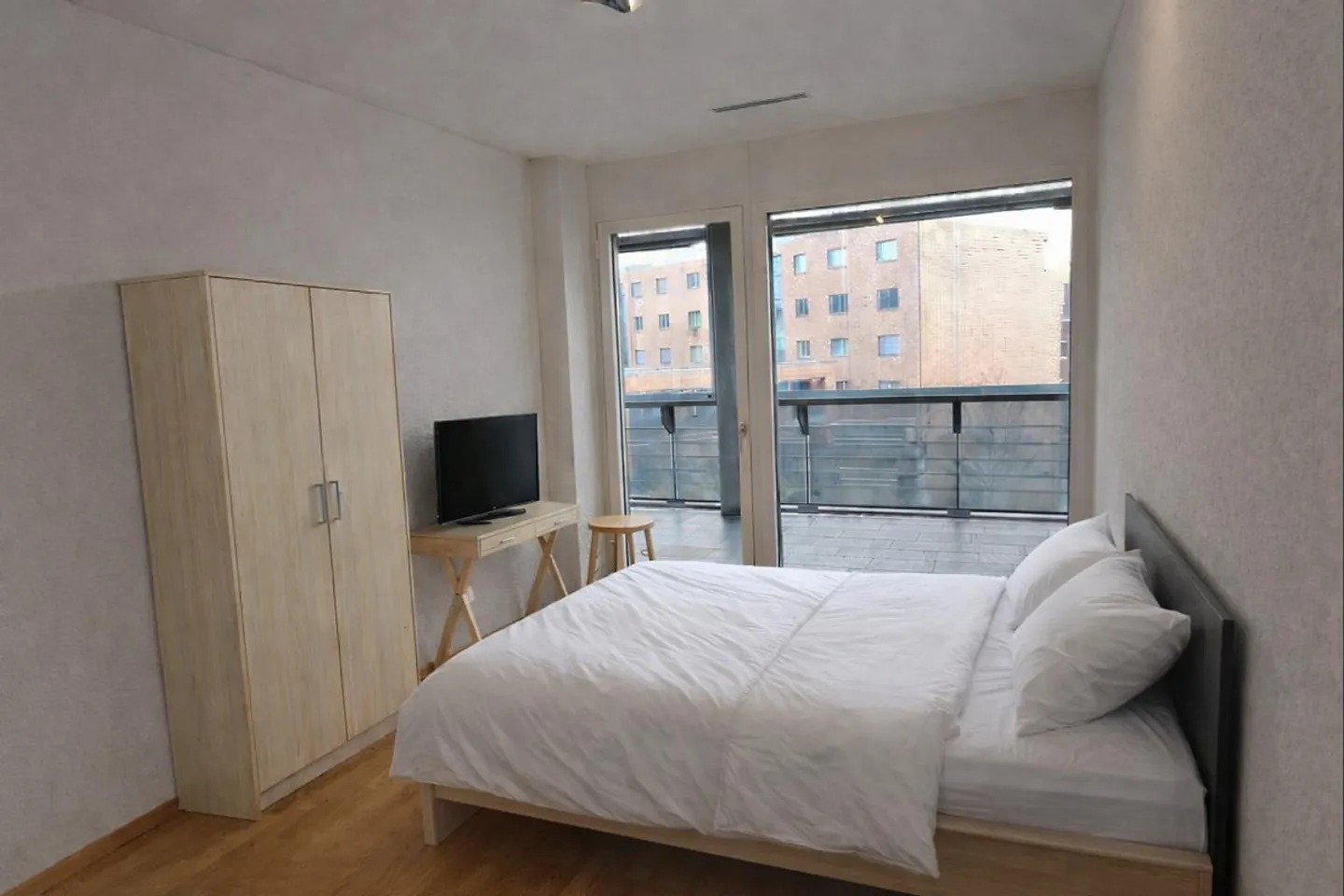 Appartement de 4,5 pièces Bornblick avec balcon et place de parking souterrain - Photo 3 sur 12