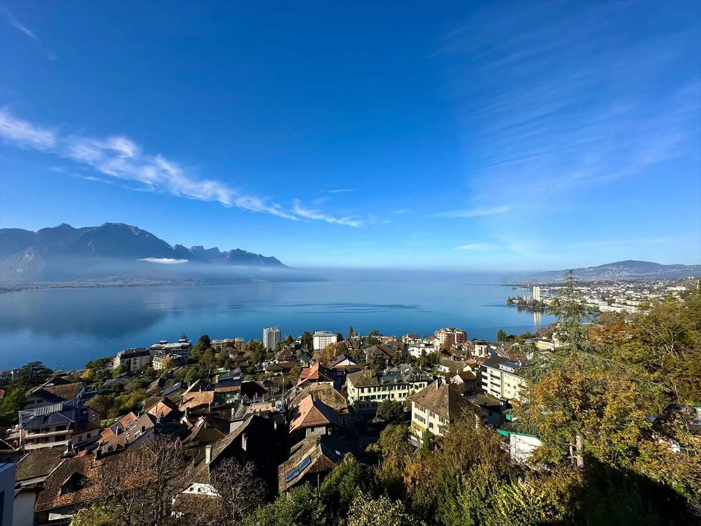 Magnifico attico con vista panoramica sul lago e sulle Alpi - Foto 2 di 13