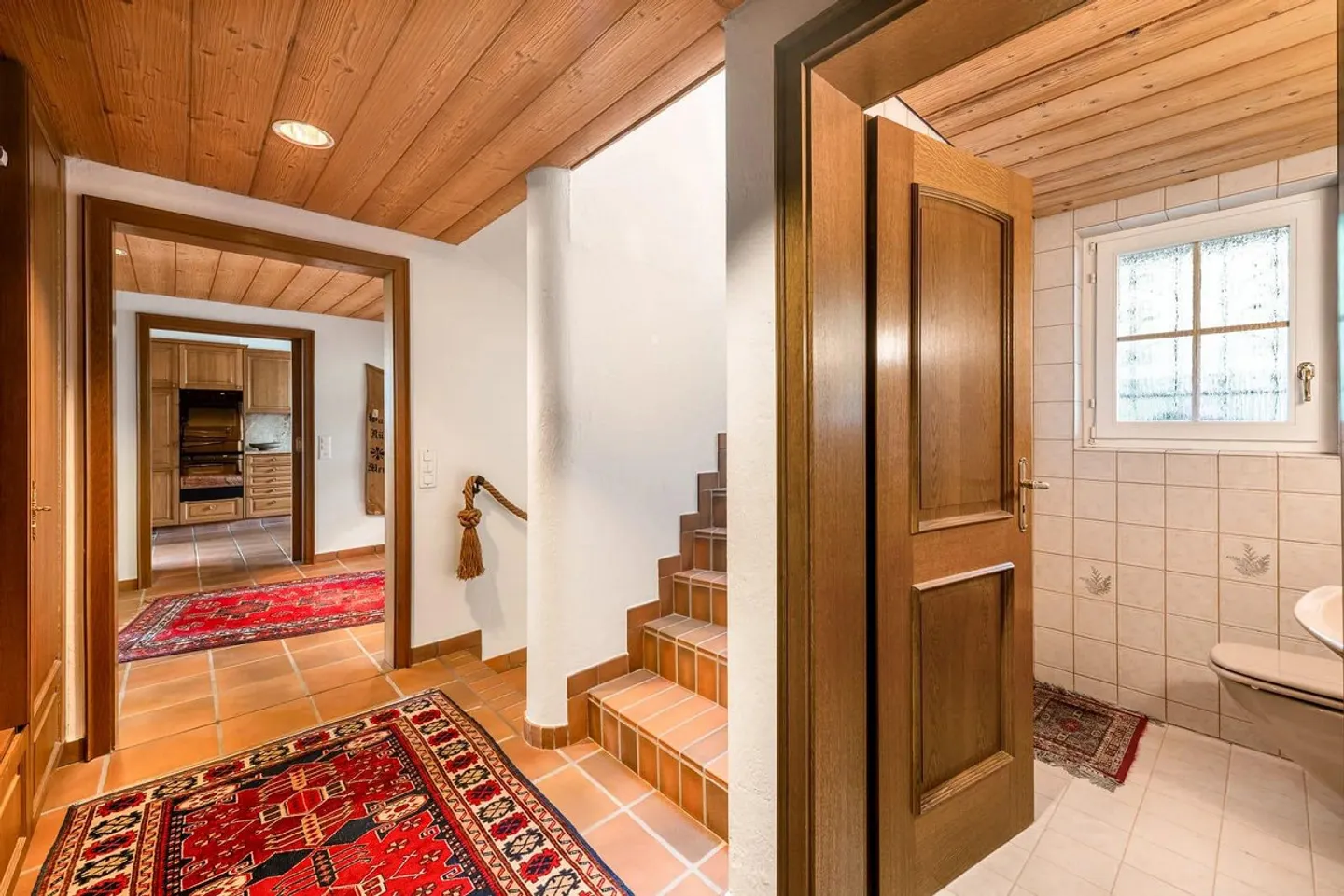 Majestic villa with breathtaking views and great potential - Photo 8 of 13