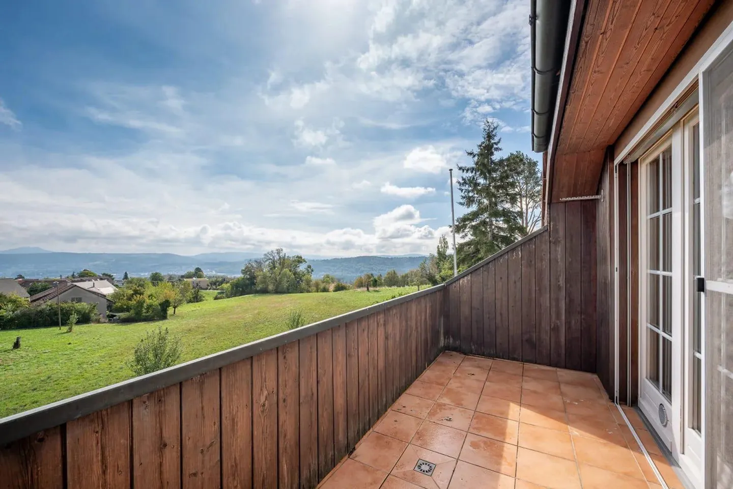 Majestic villa with breathtaking views and great potential - Photo 11 of 13