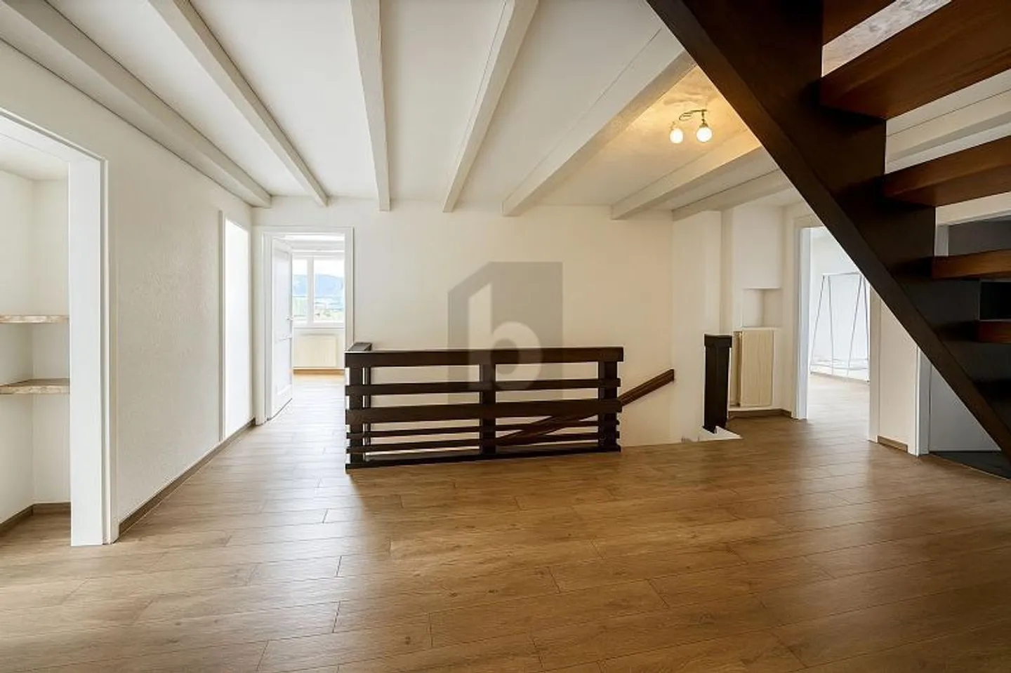 SPACIOUS BRIGHT MODERN - Photo 4 of 6
