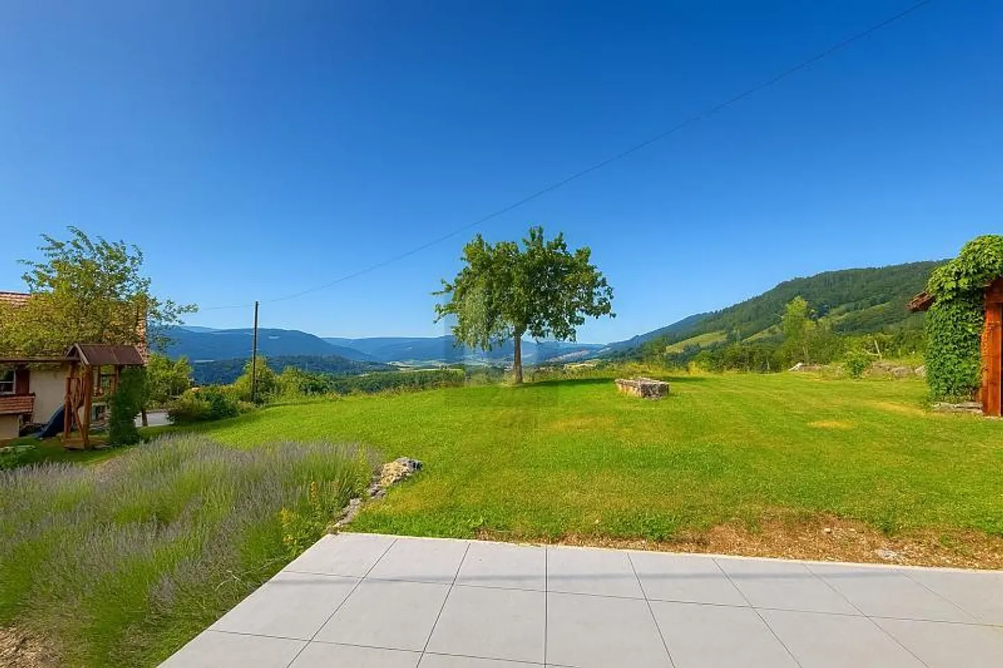 SPACIOUS BRIGHT MODERN - Photo 5 of 6