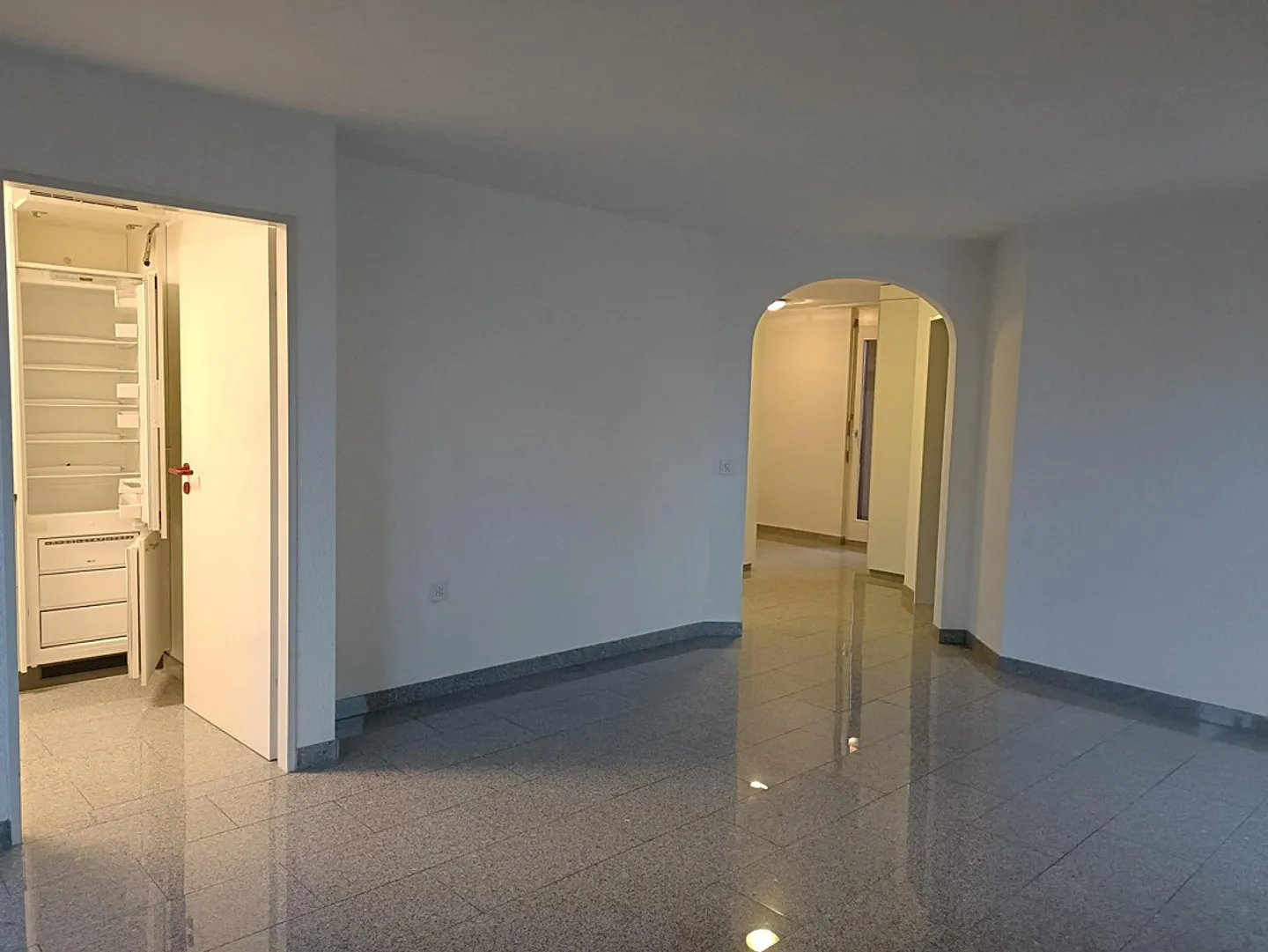 Appartamento moderno 2,5 locali - 135 - Foto 4 di 7