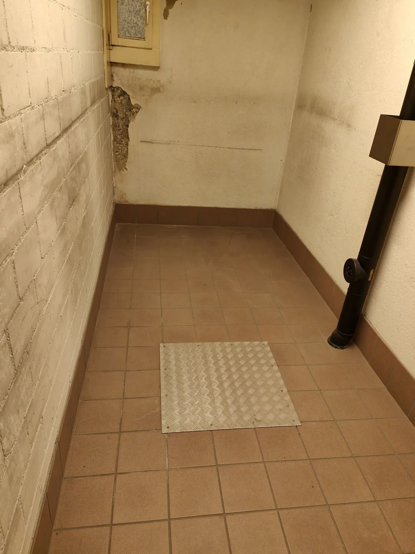 7.4m2 Storage Room Inner Margarethenstrasse Near Basel SBB - Photo 3 of 4