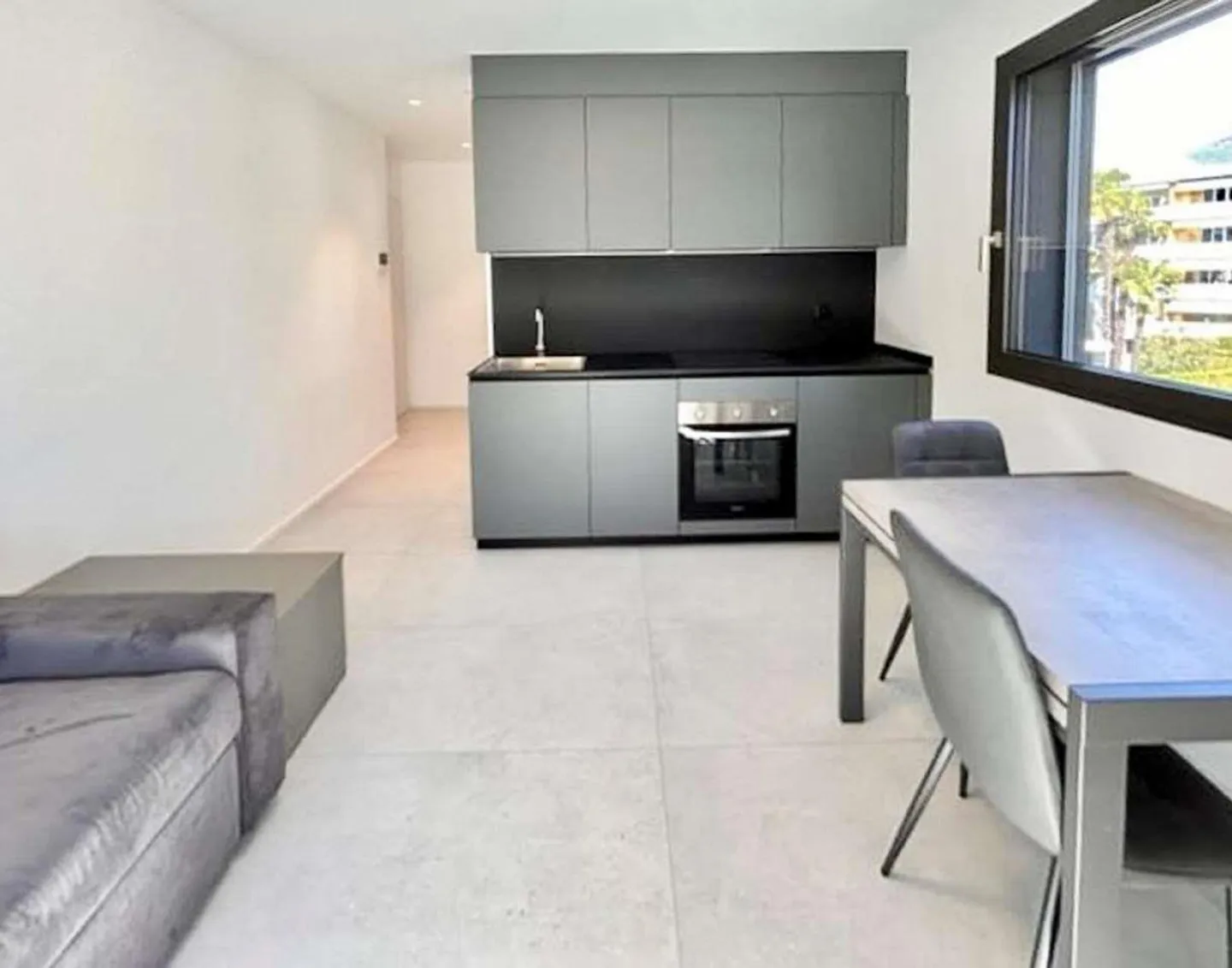 Elegante monolocale ammobiliato a due passi dalla stazione - Foto 2 di 3