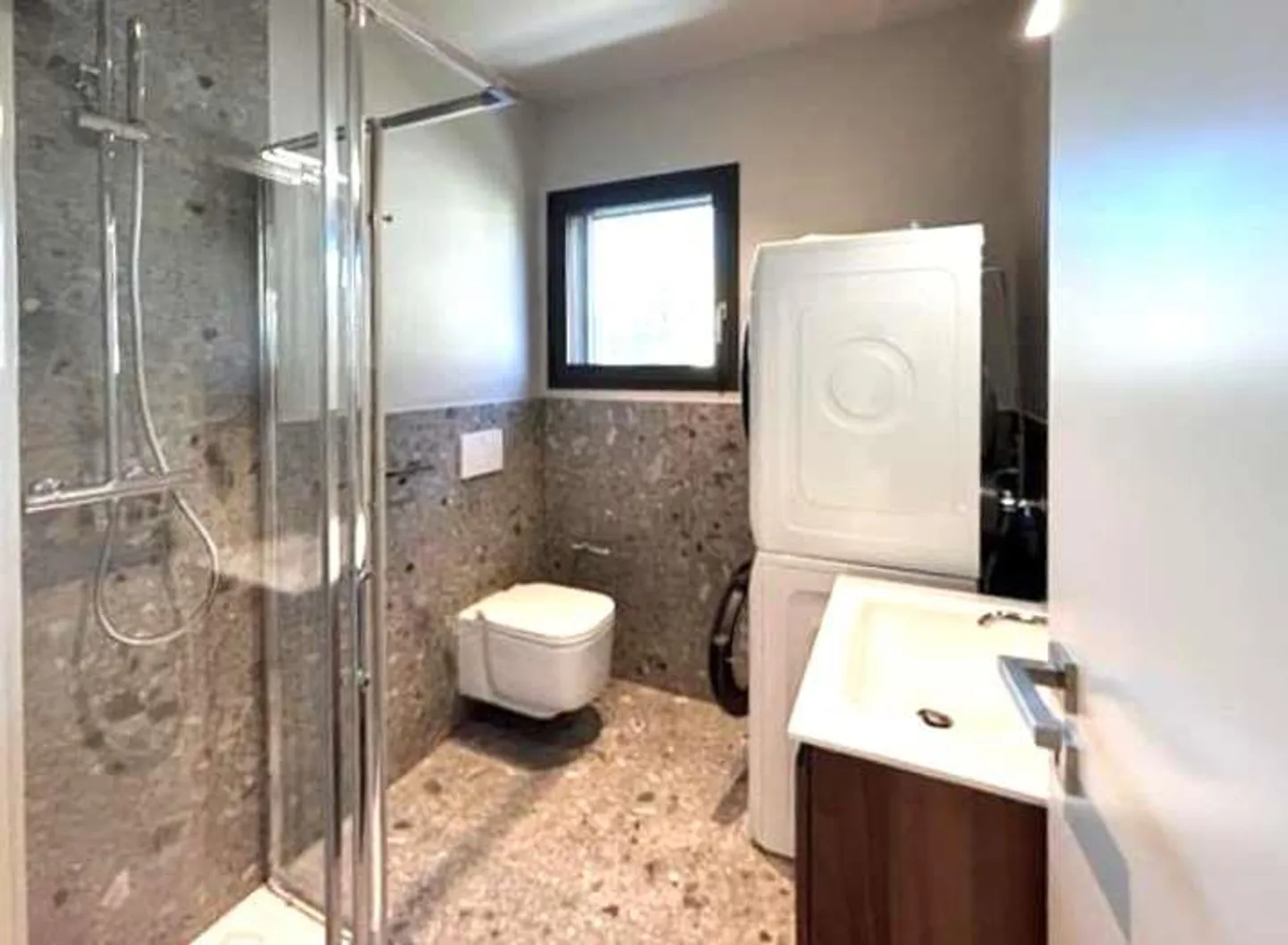 Elegante monolocale ammobiliato a due passi dalla stazione - Foto 3 di 3