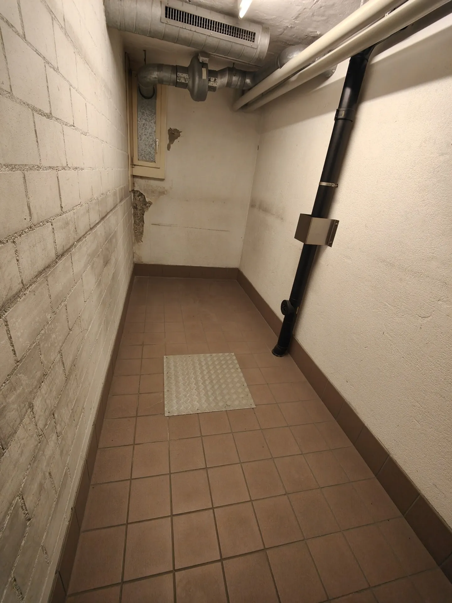 7.4m2 Storage Room Inner Margarethenstrasse Near Basel SBB - Photo 4 of 4
