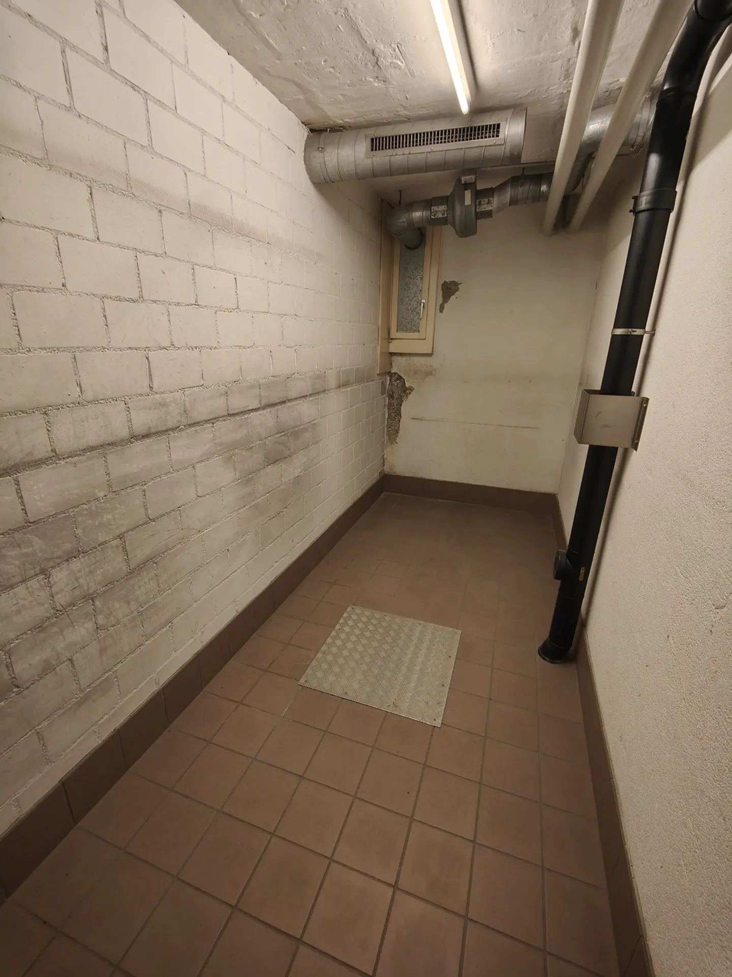 7.4m2 Storage Room Inner Margarethenstrasse Near Basel SBB - Photo 1 of 4